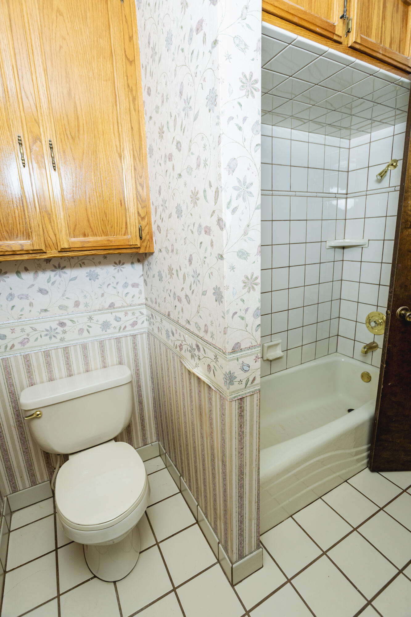 1019 N Manor Dr, Tulare, CA 93274