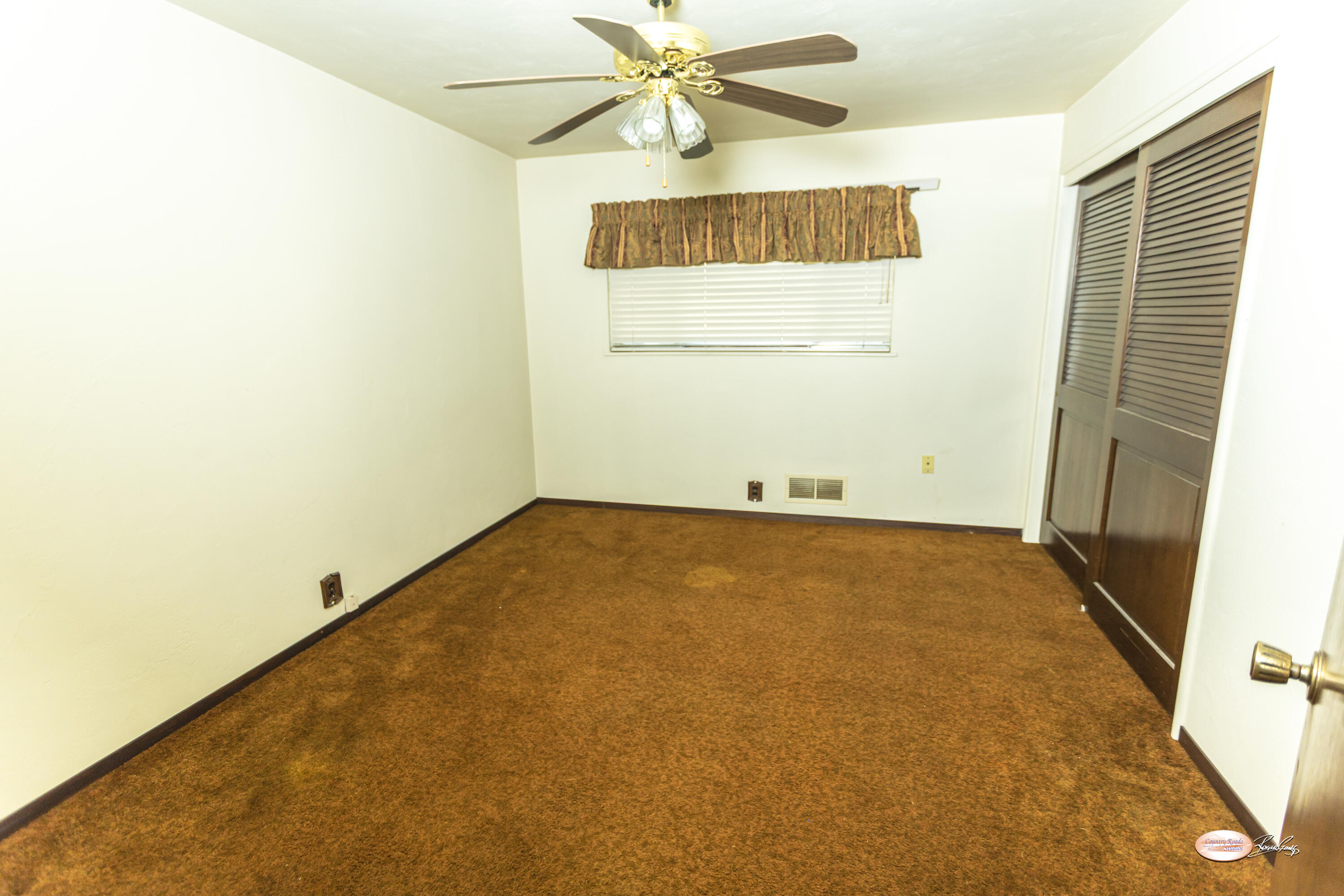 1019 N Manor Dr, Tulare, CA 93274