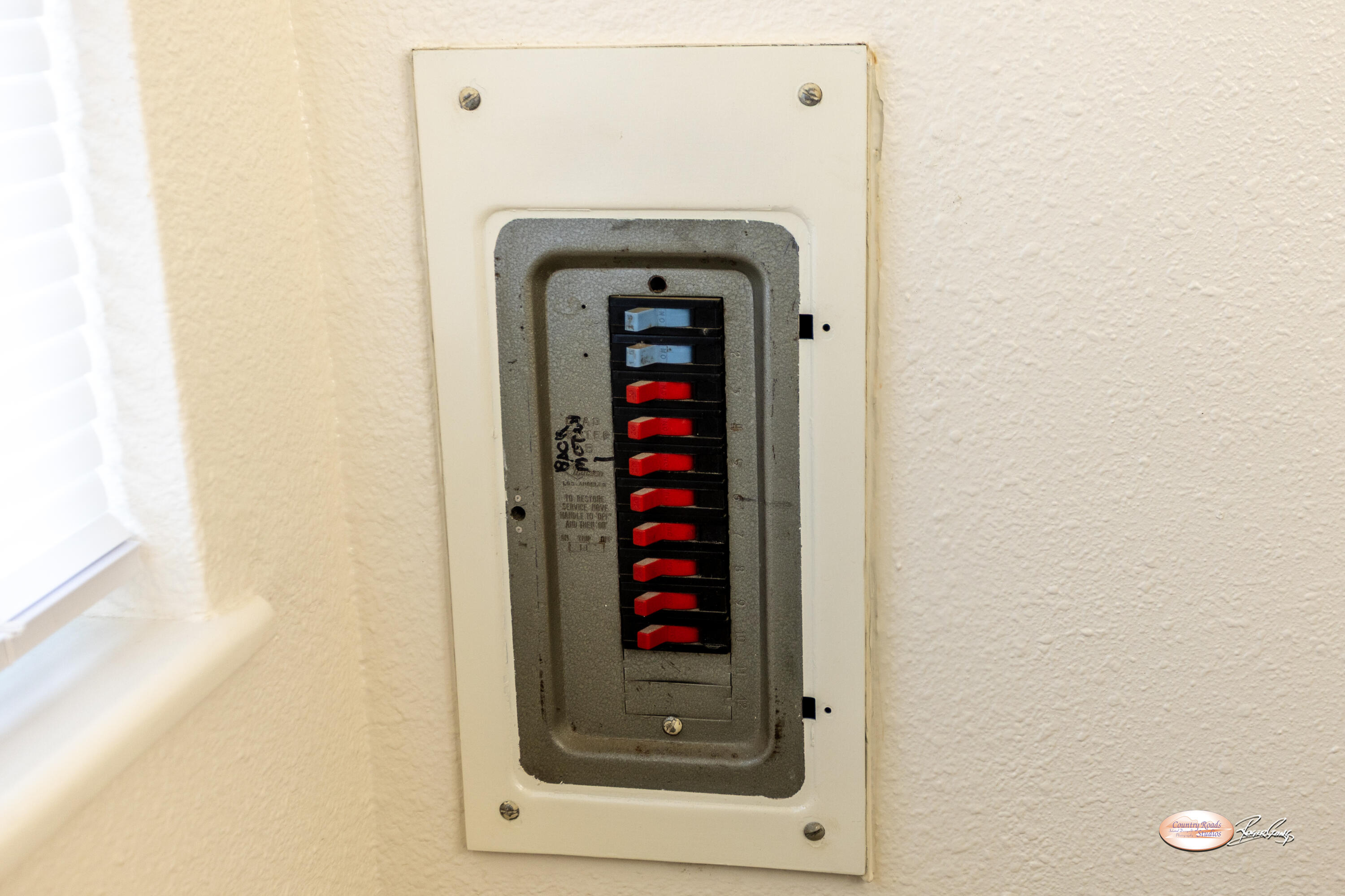 1019 N Manor Dr, Tulare, CA 93274