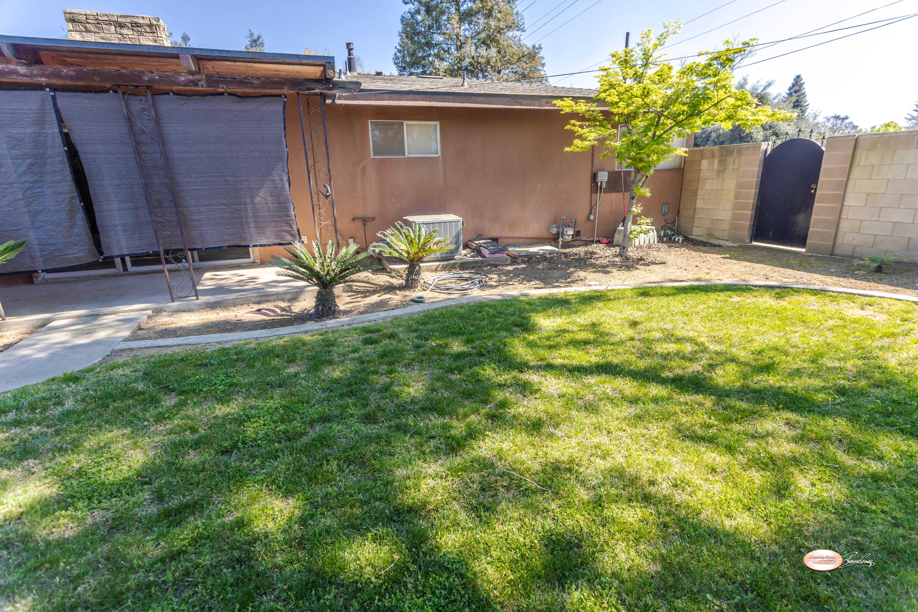 1019 N Manor Dr, Tulare, CA 93274