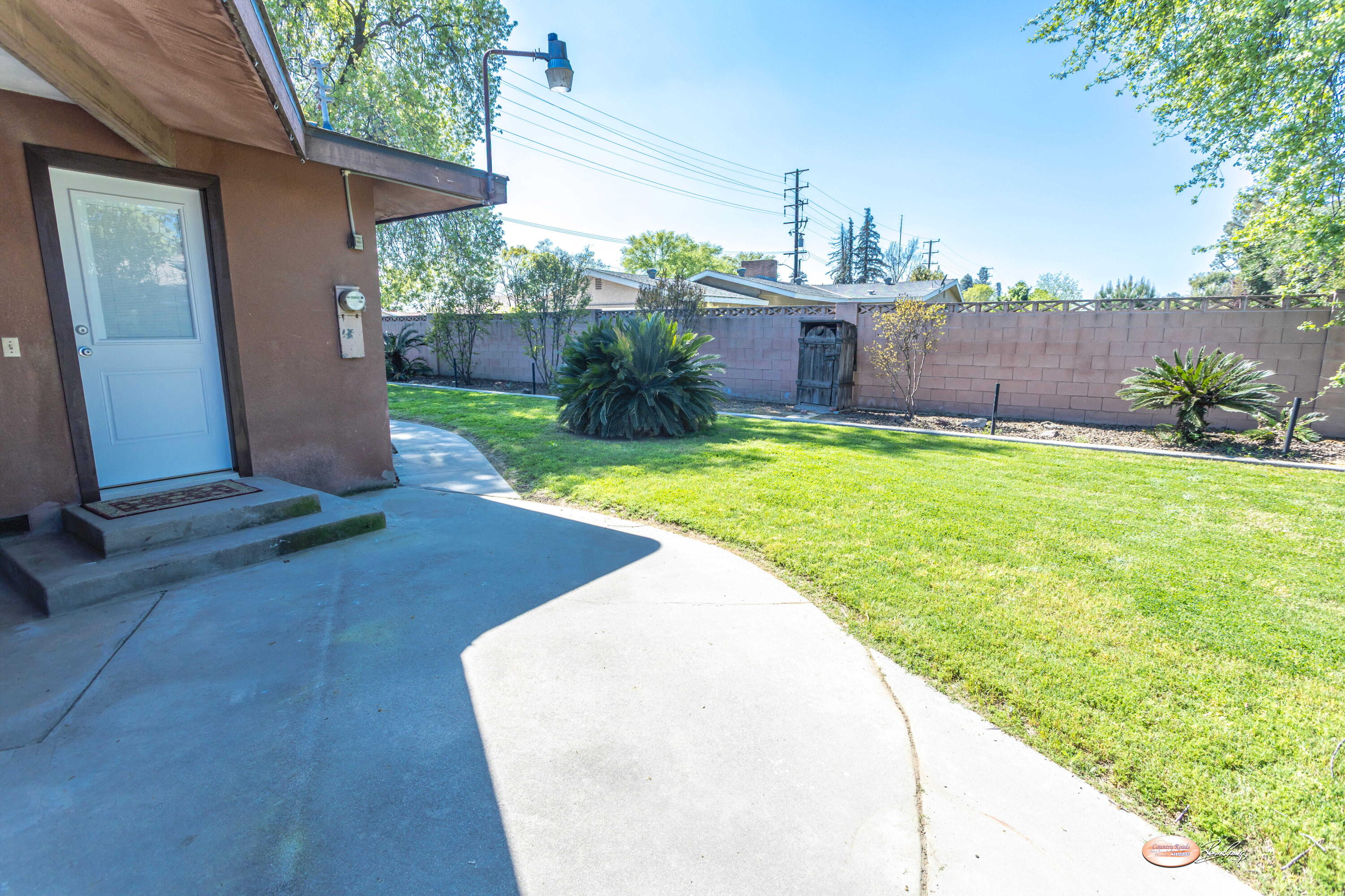 1019 N Manor Dr, Tulare, CA 93274