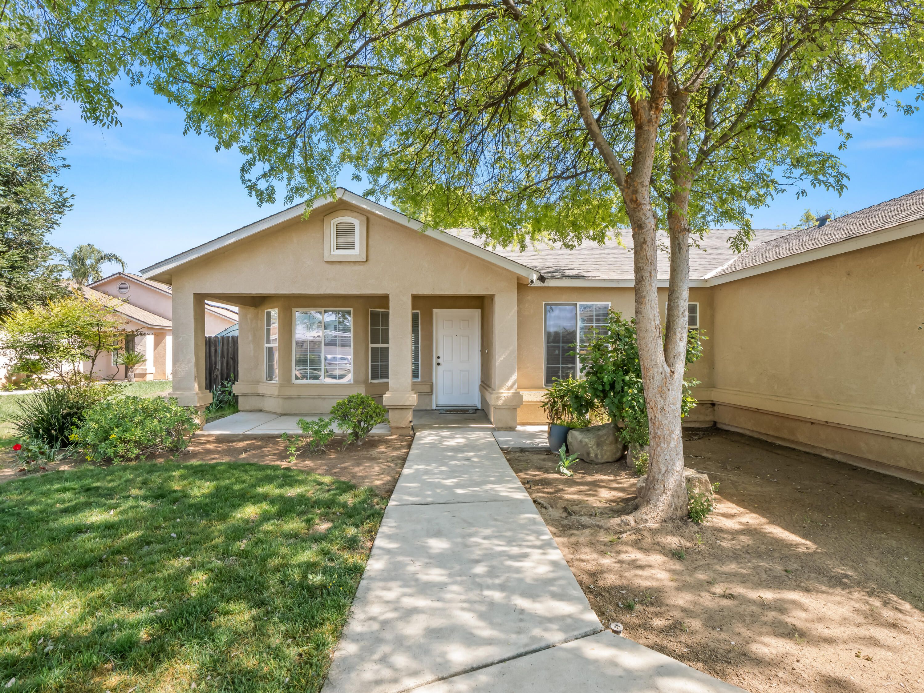 390 Tucker Ave, Sanger, CA 93657