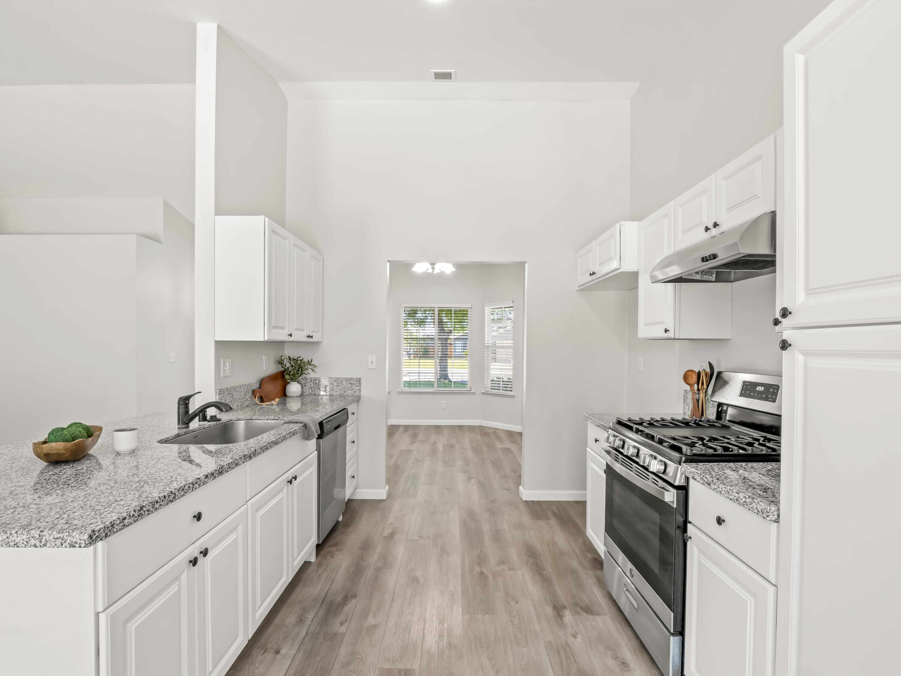 390 Tucker Ave, Sanger, CA 93657