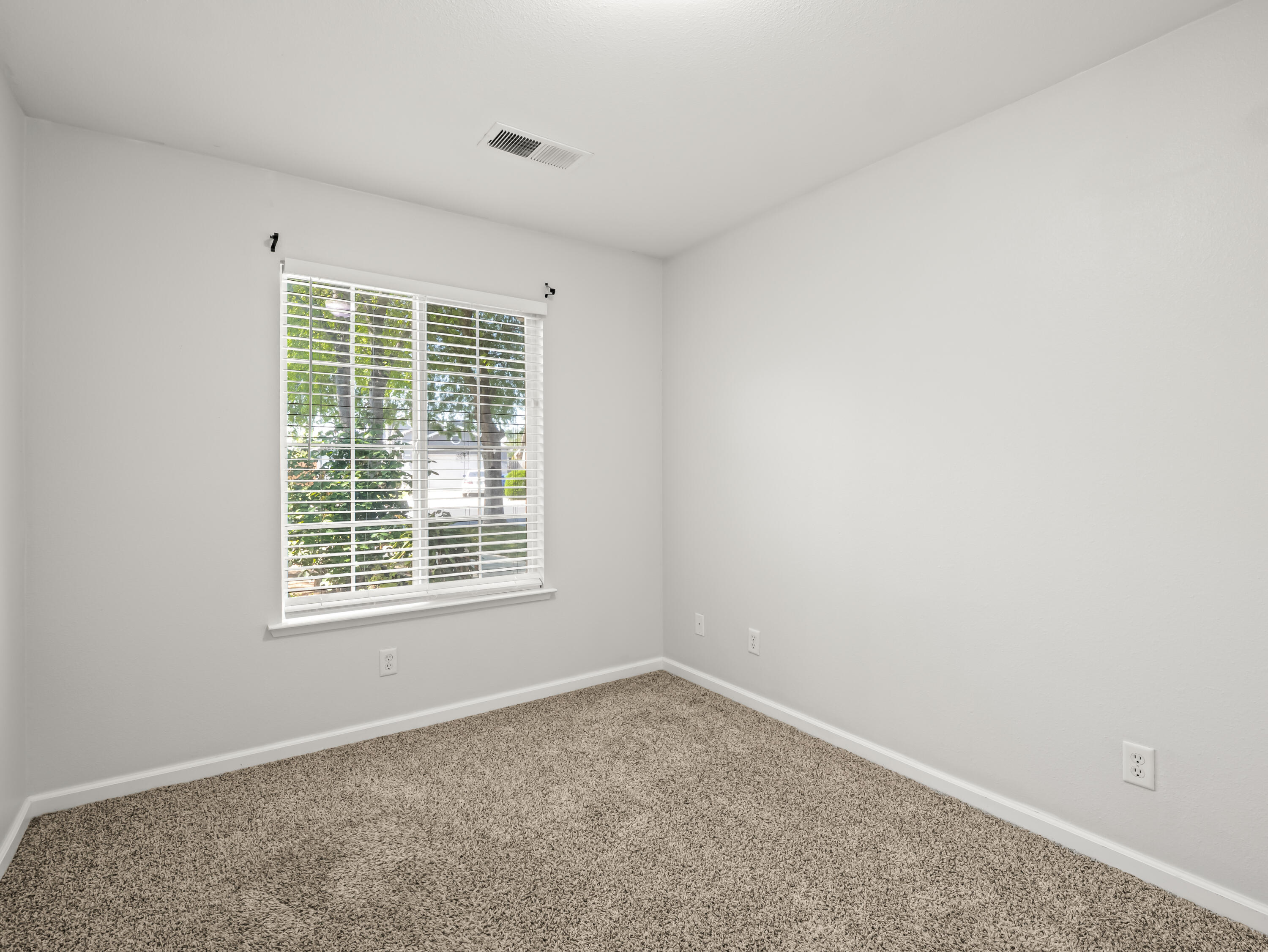 390 Tucker Ave, Sanger, CA 93657