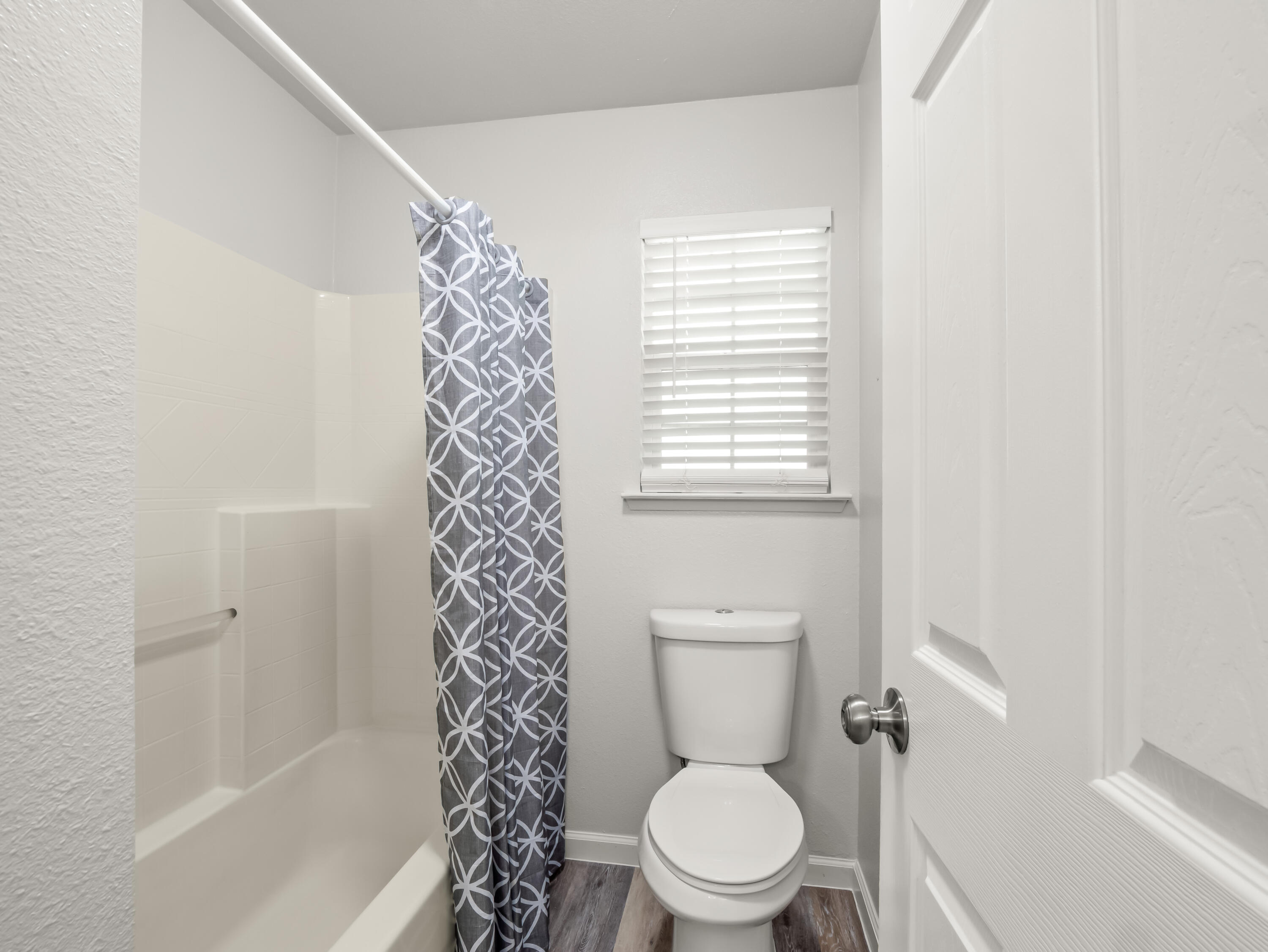 390 Tucker Ave, Sanger, CA 93657