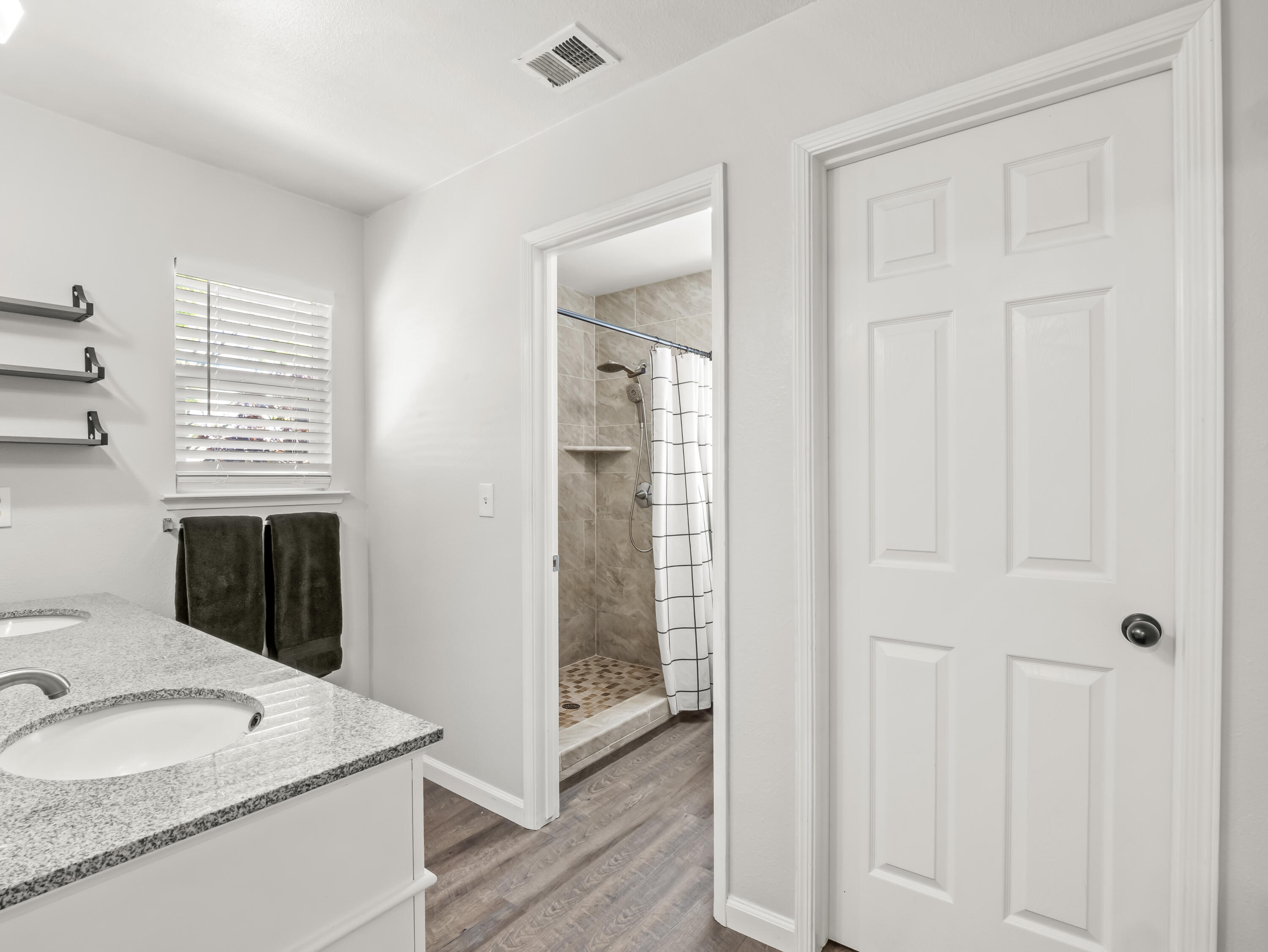 390 Tucker Ave, Sanger, CA 93657