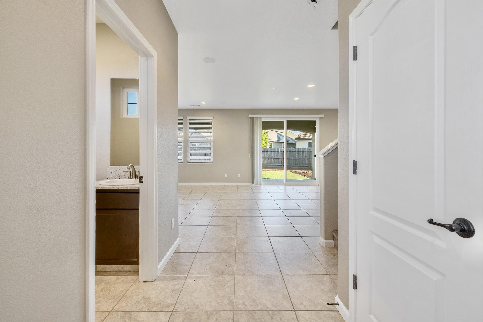 3698 Sussex Ave, Clovis, CA 93619