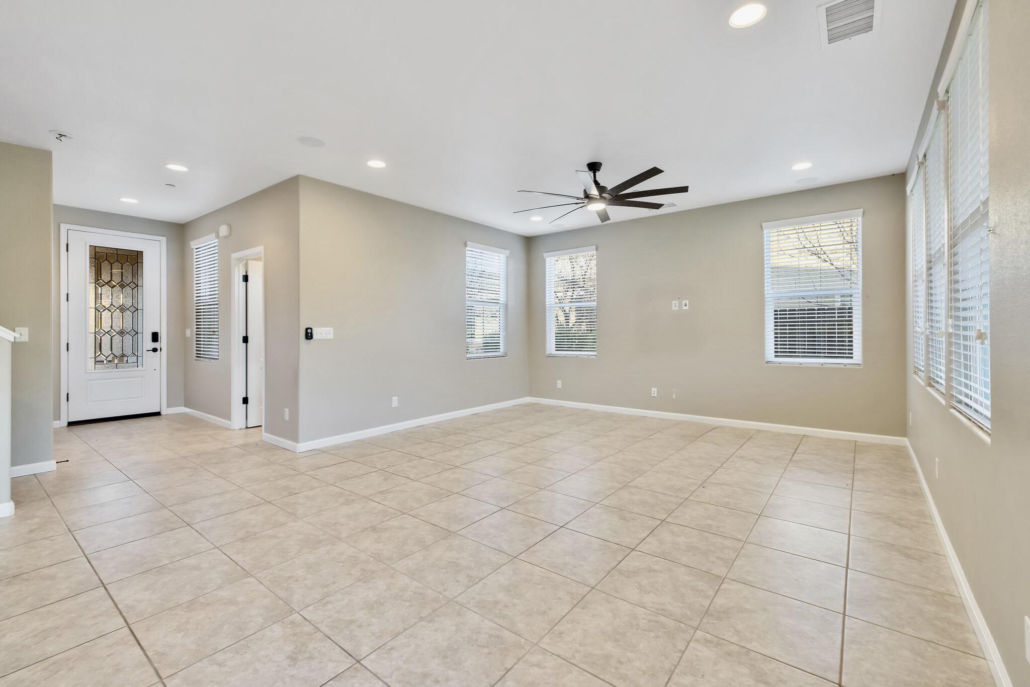 3698 Sussex Ave, Clovis, CA 93619