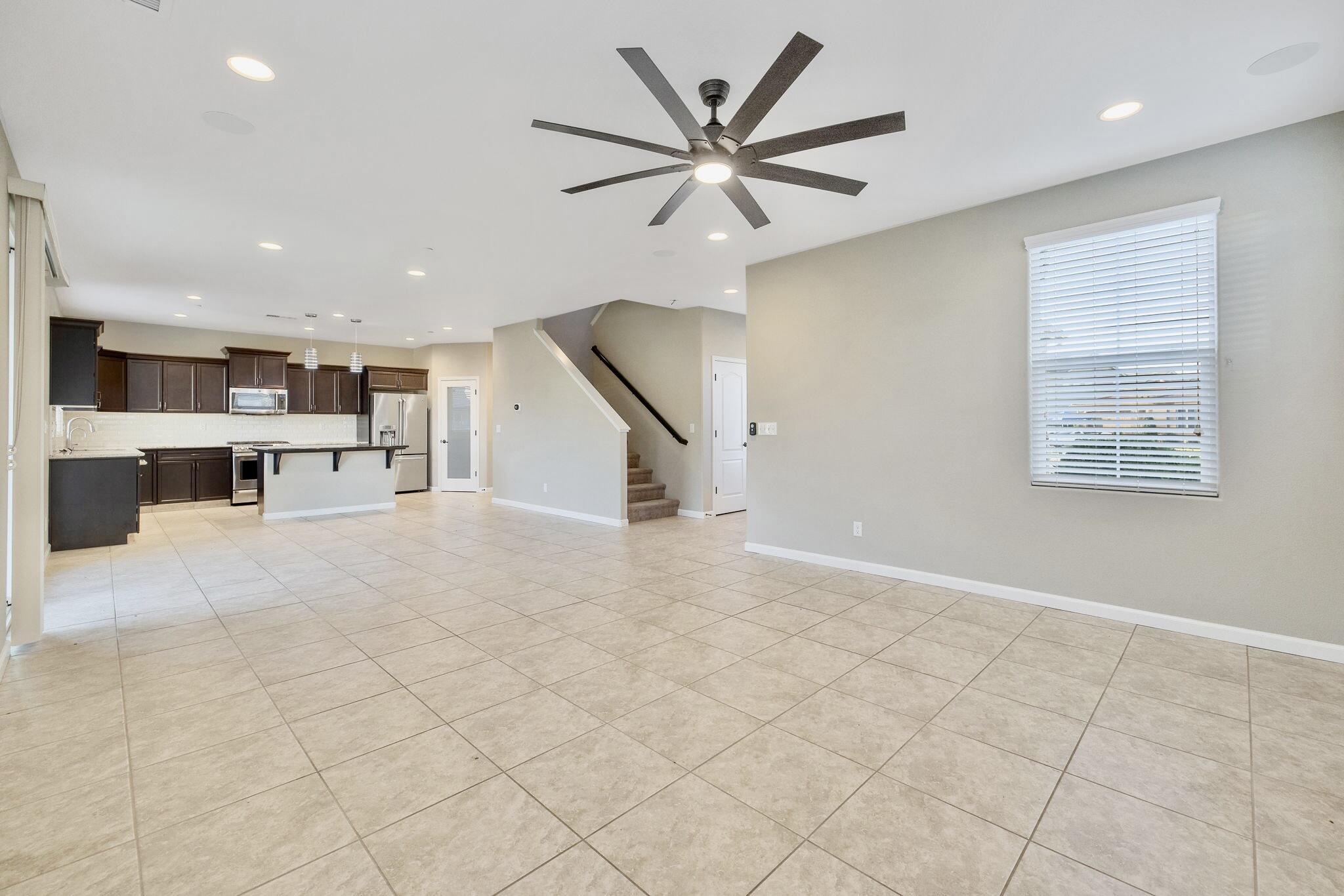 3698 Sussex Ave, Clovis, CA 93619