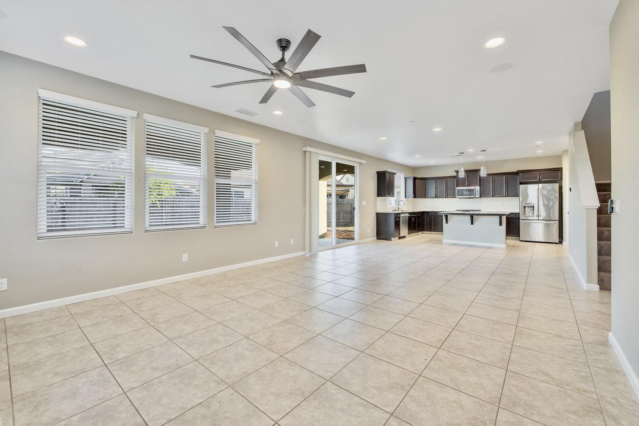 3698 Sussex Ave, Clovis, CA 93619