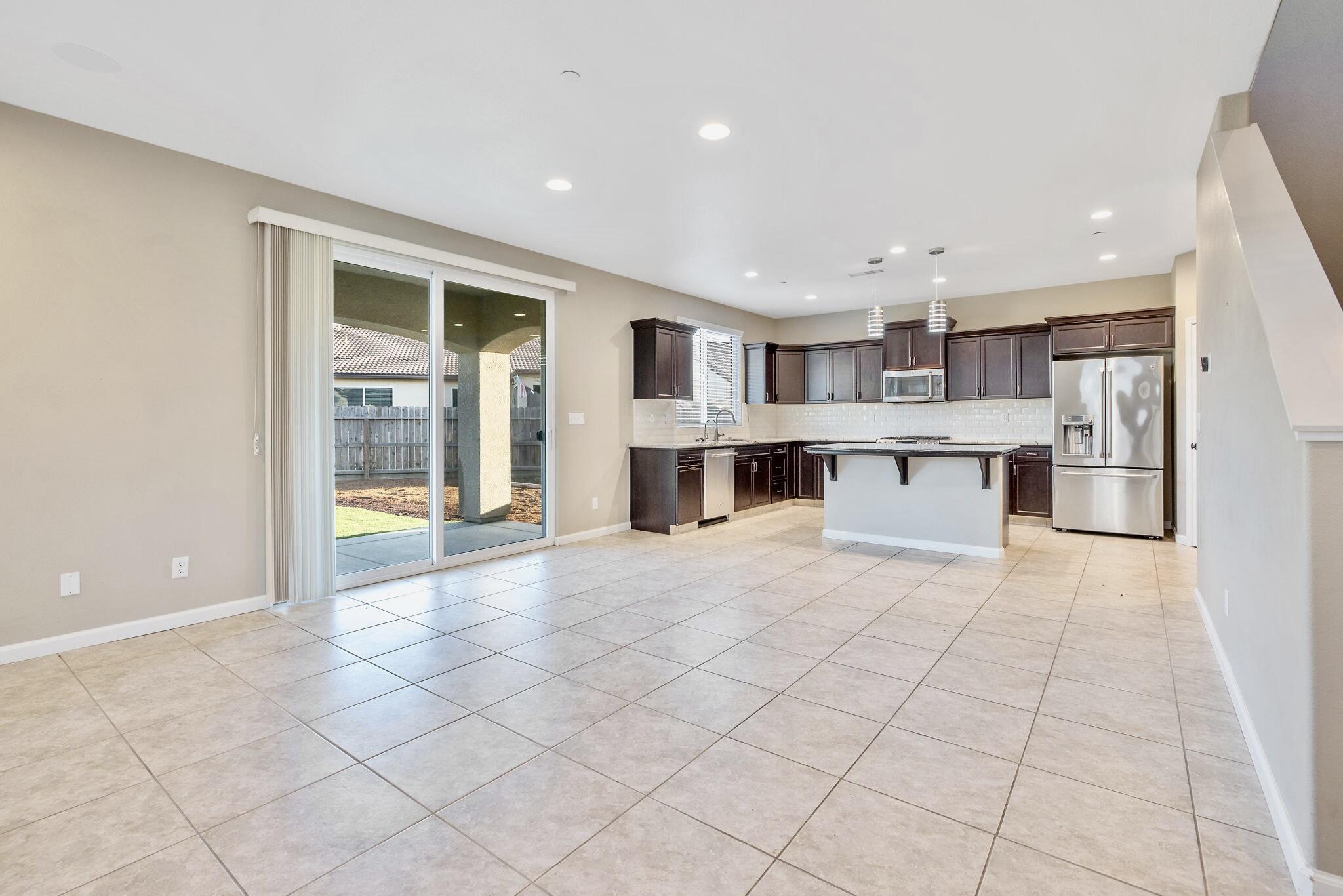 3698 Sussex Ave, Clovis, CA 93619