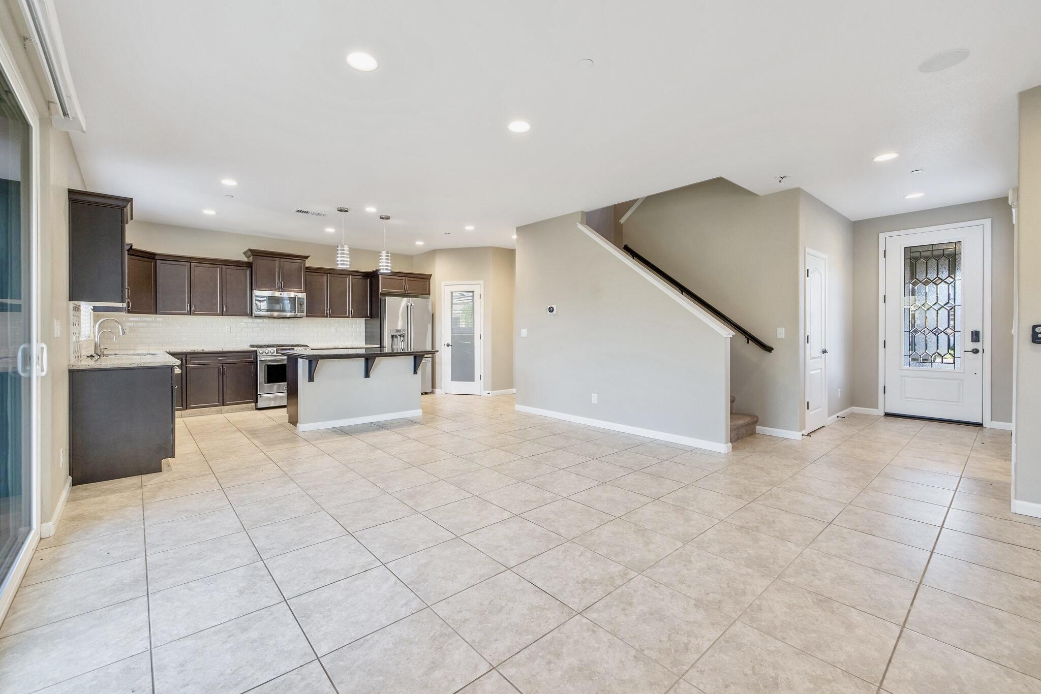 3698 Sussex Ave, Clovis, CA 93619