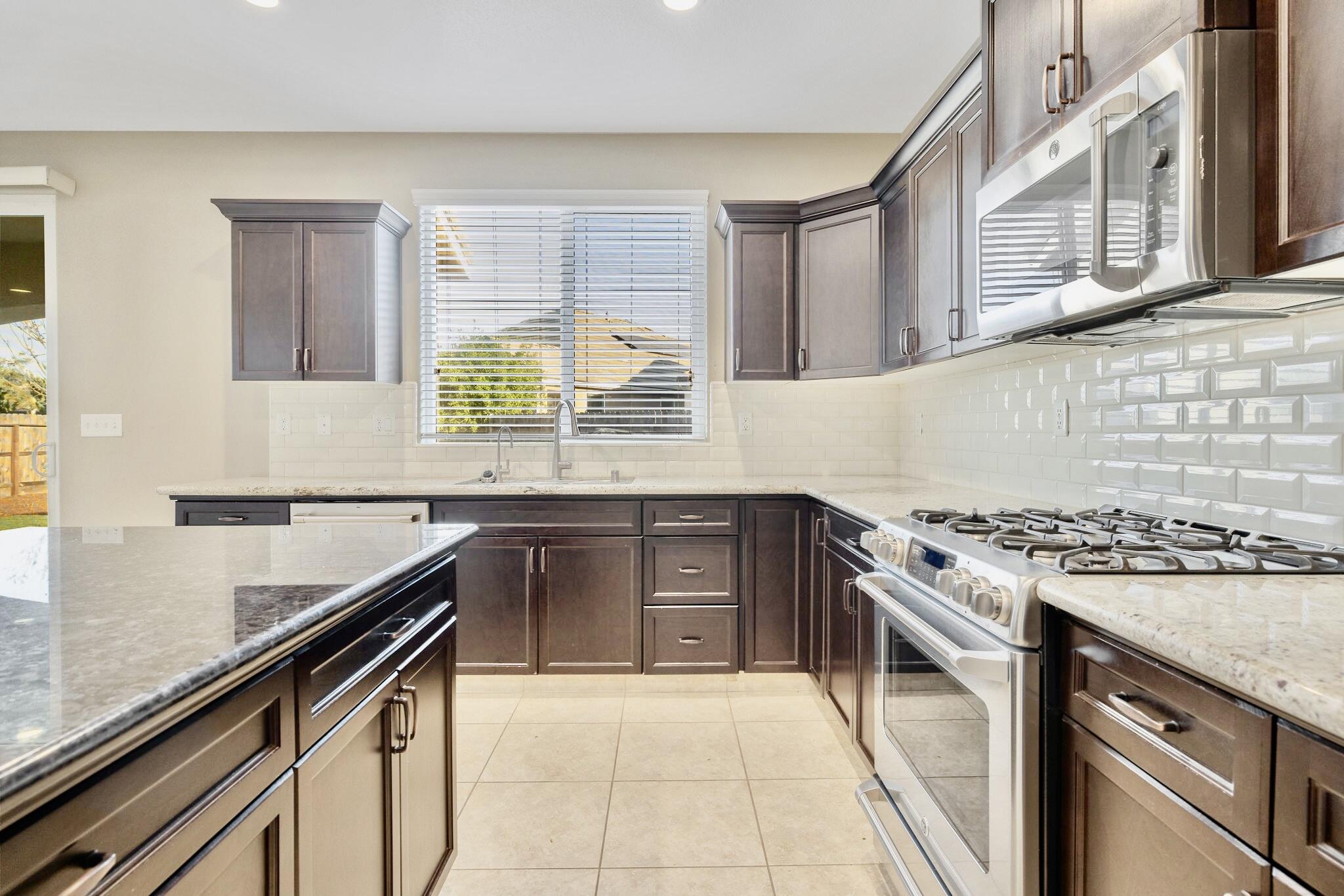 3698 Sussex Ave, Clovis, CA 93619