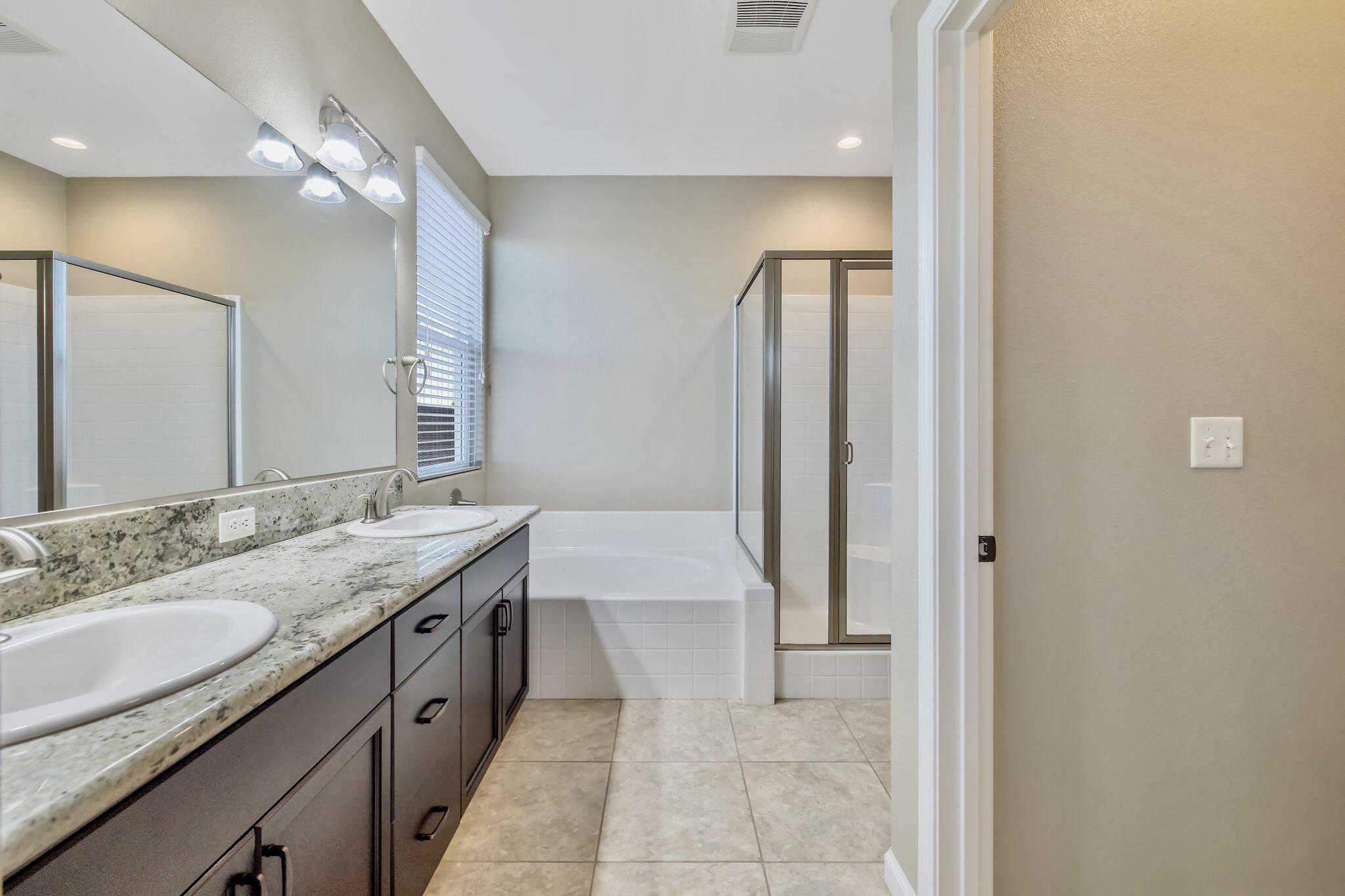 3698 Sussex Ave, Clovis, CA 93619