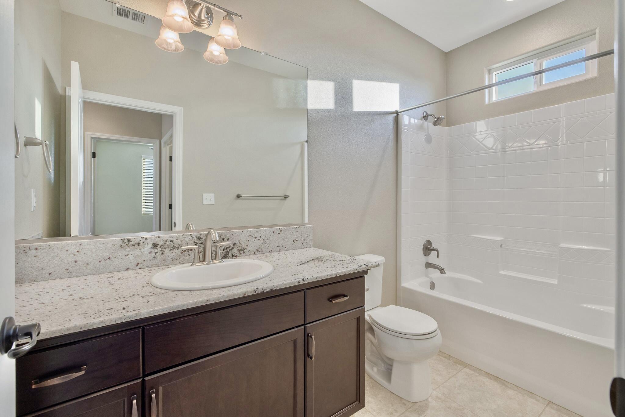 3698 Sussex Ave, Clovis, CA 93619