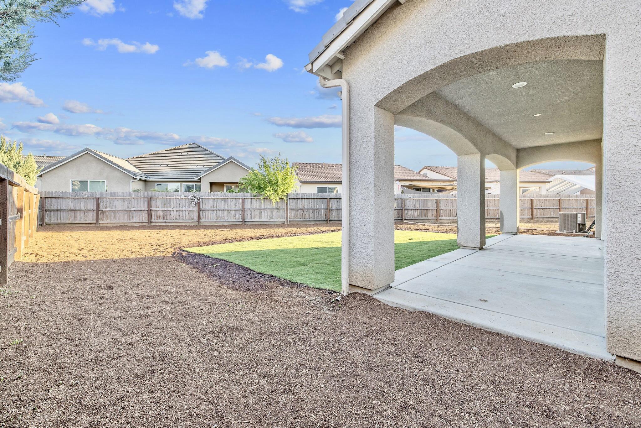 3698 Sussex Ave, Clovis, CA 93619