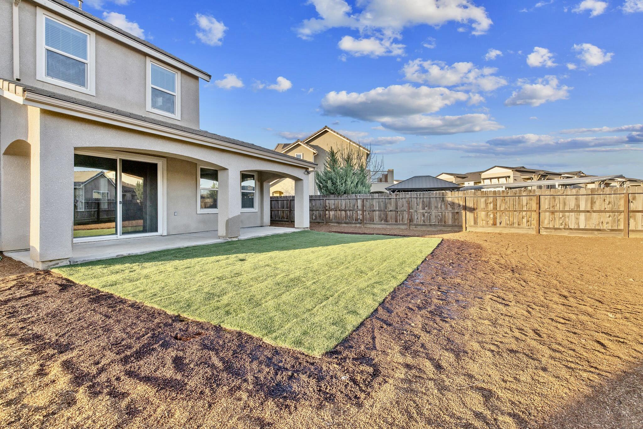 3698 Sussex Ave, Clovis, CA 93619