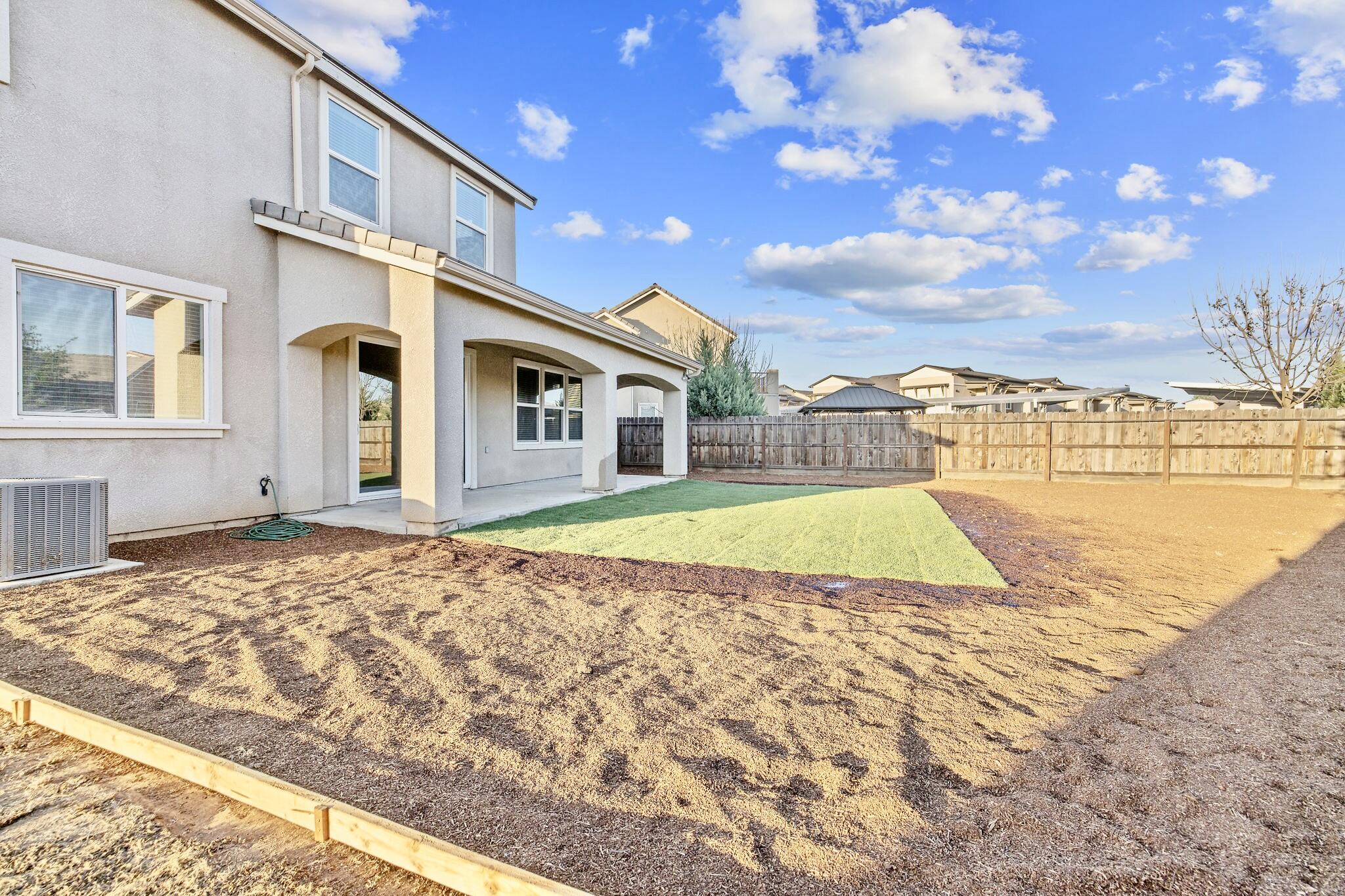 3698 Sussex Ave, Clovis, CA 93619