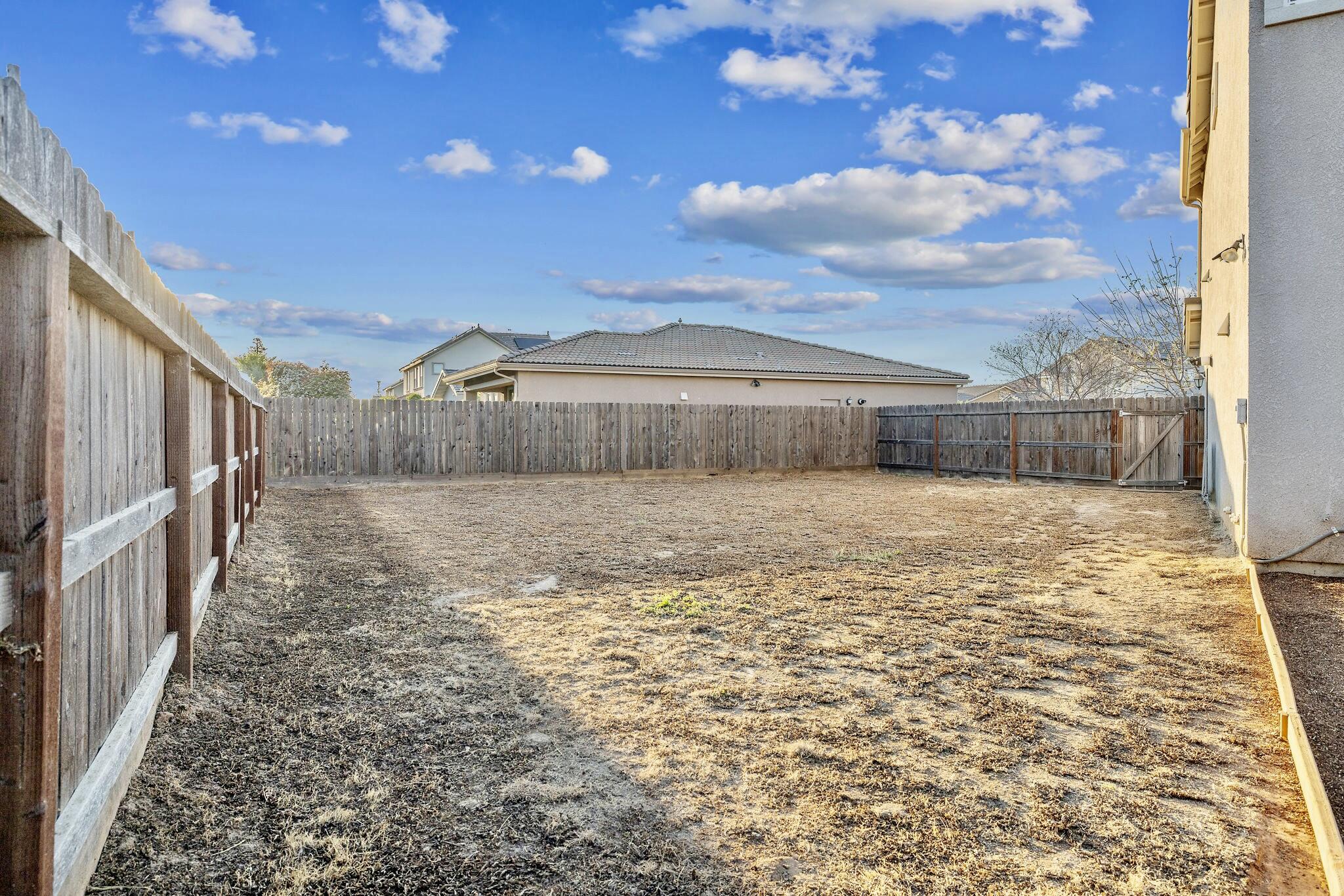 3698 Sussex Ave, Clovis, CA 93619