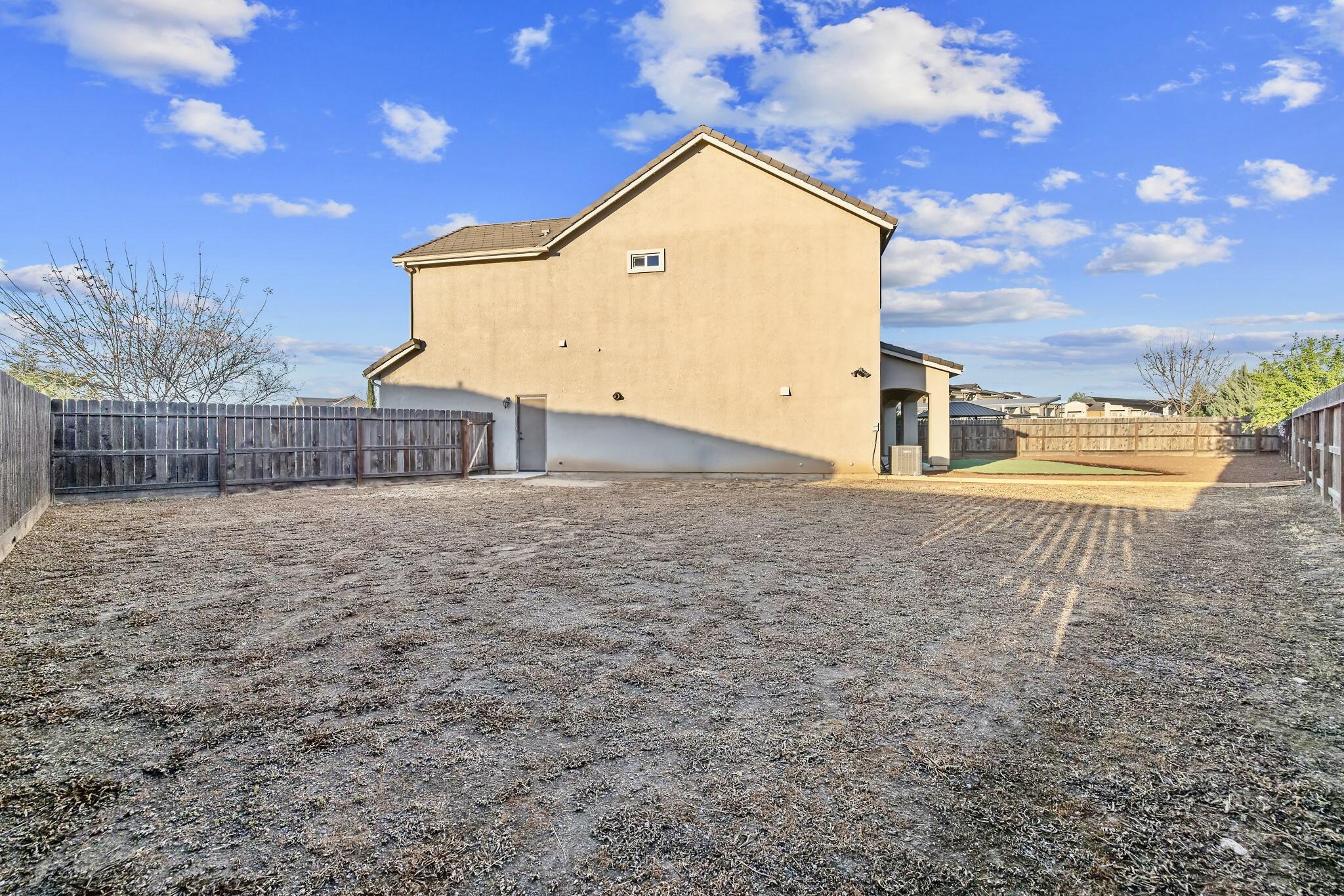 3698 Sussex Ave, Clovis, CA 93619