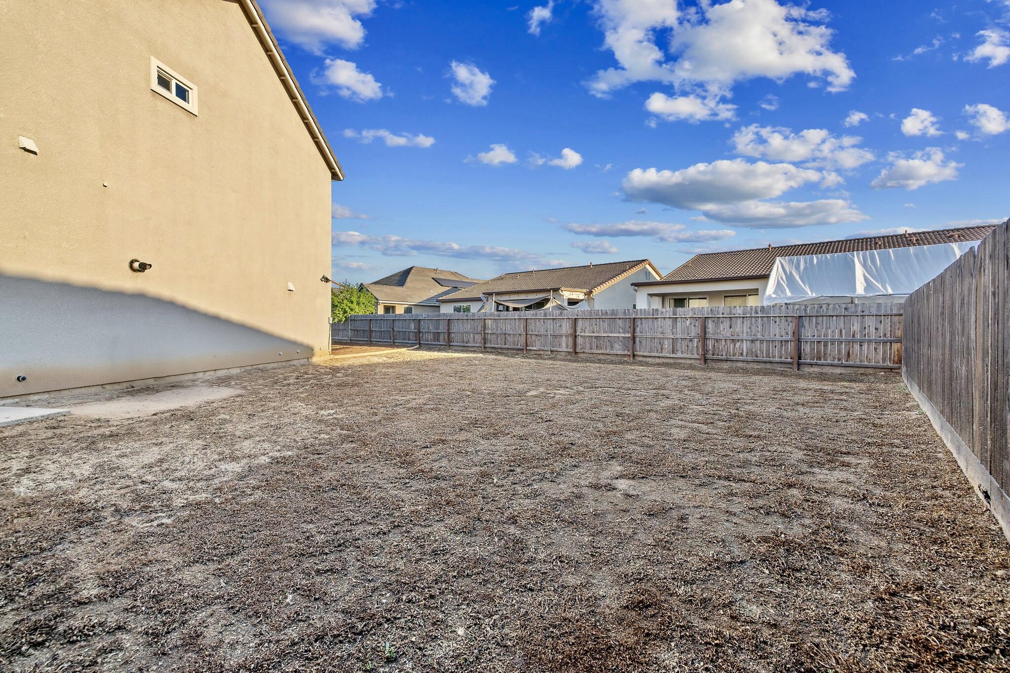 3698 Sussex Ave, Clovis, CA 93619