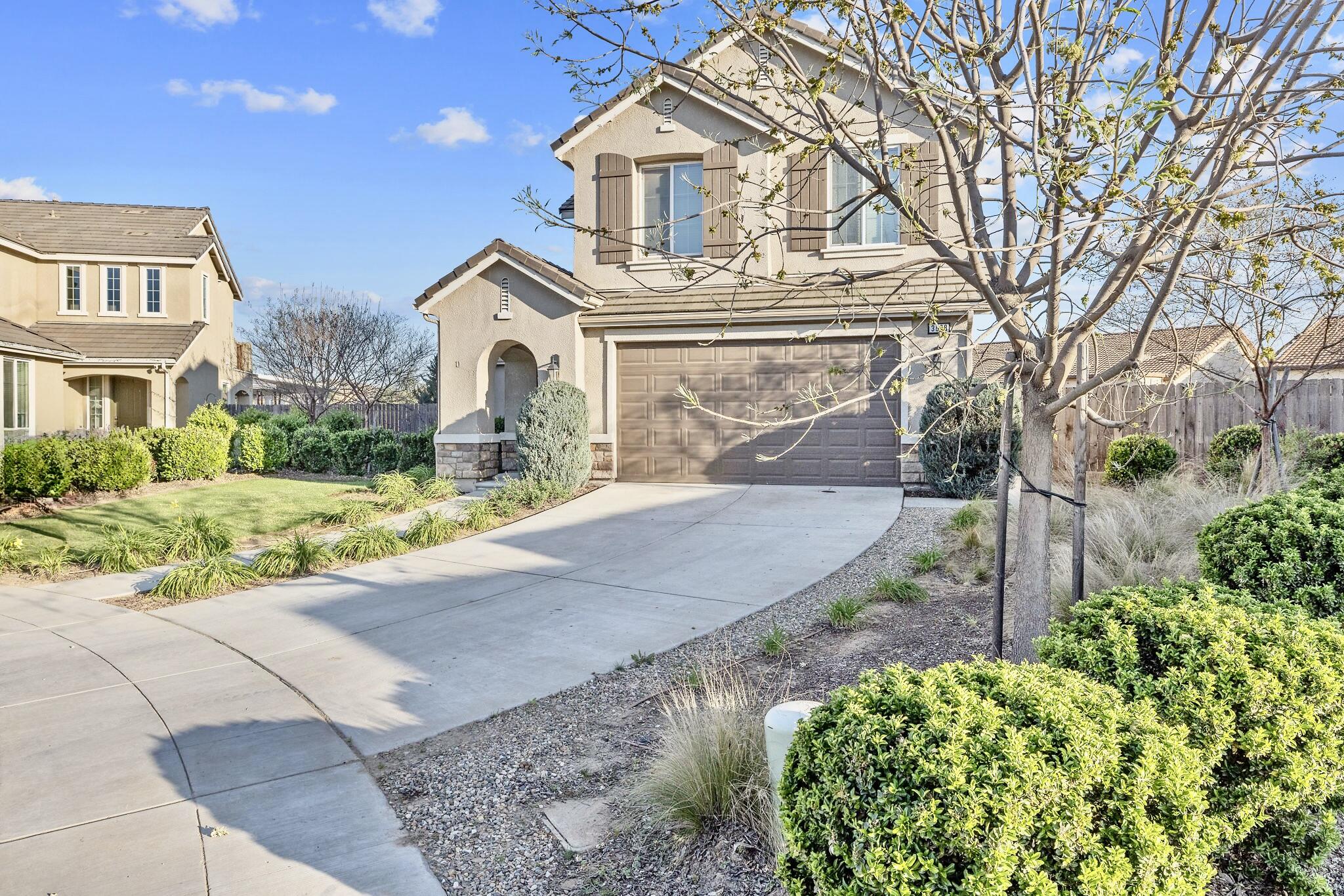 3698 Sussex Ave, Clovis, CA 93619