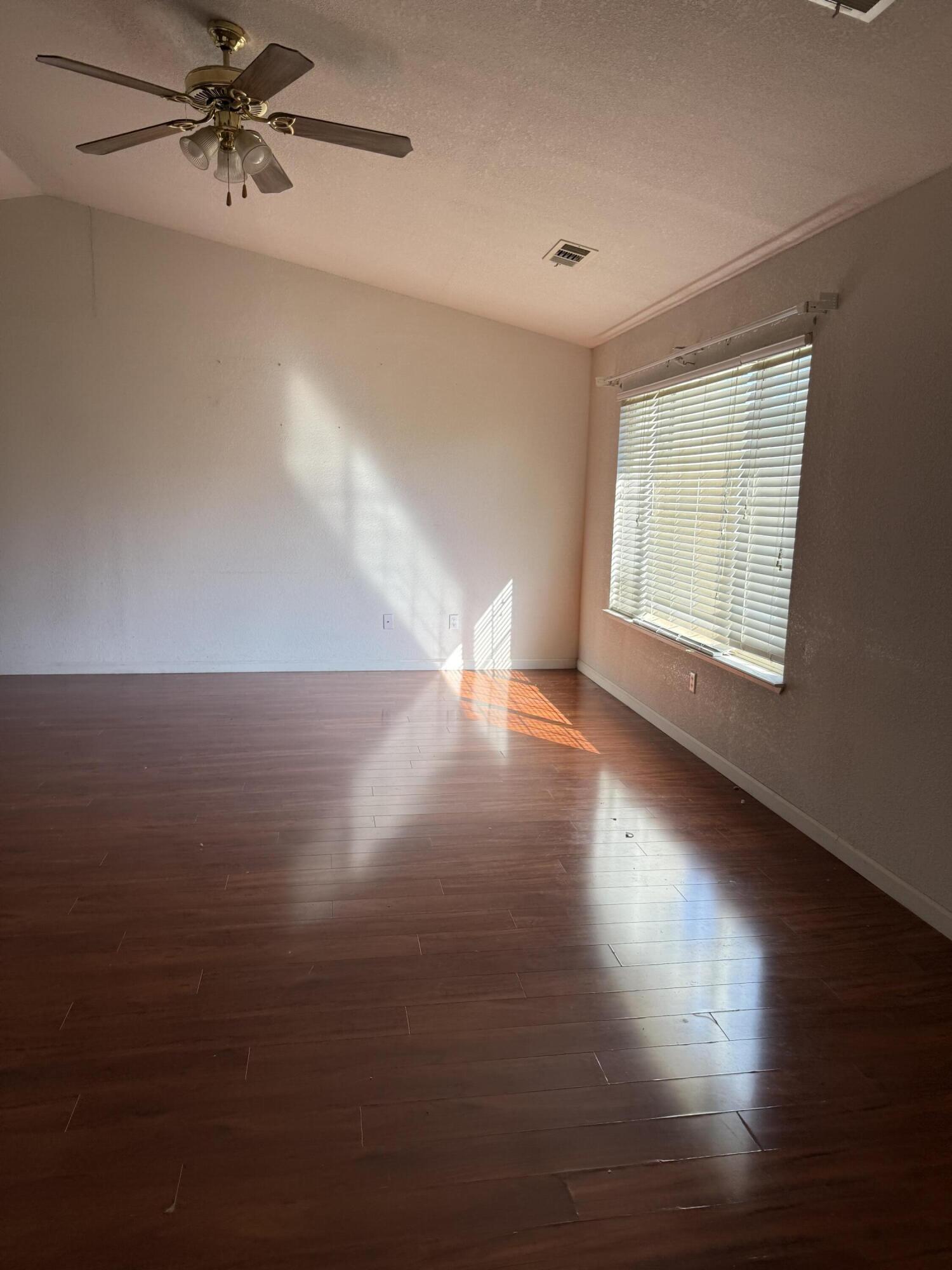 525 Cosart, Exeter, CA 93221