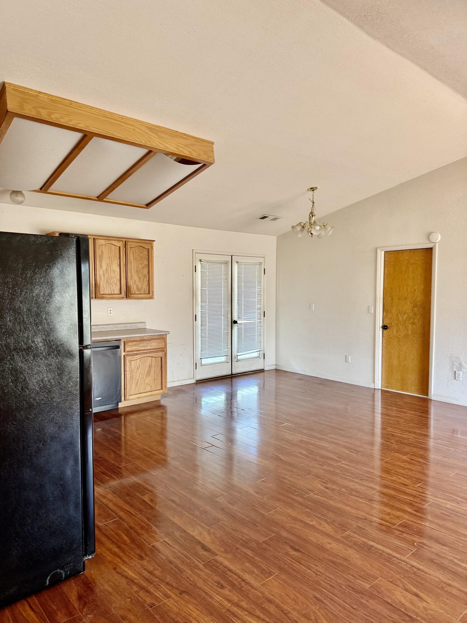 525 Cosart, Exeter, CA 93221