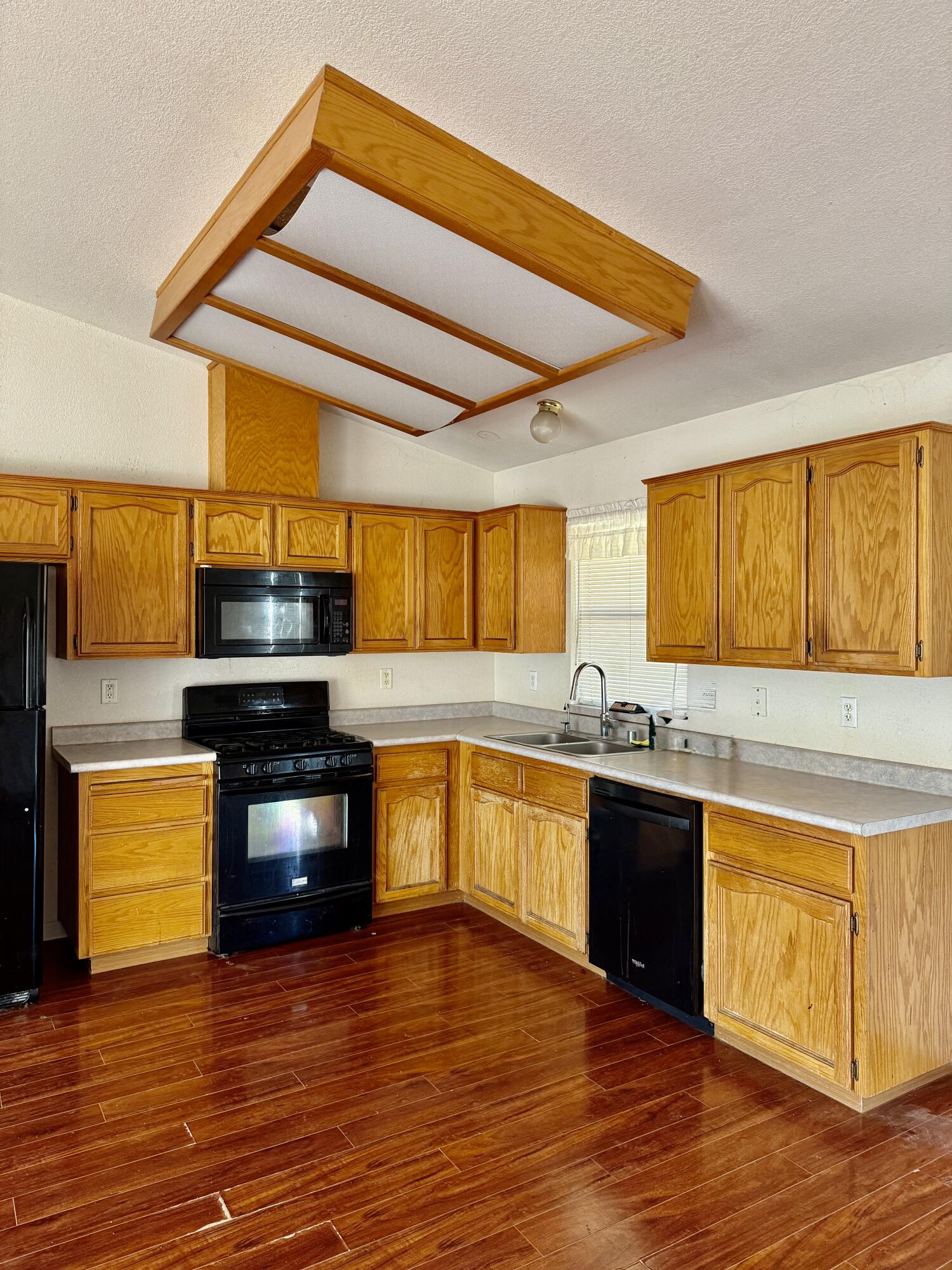 525 Cosart, Exeter, CA 93221