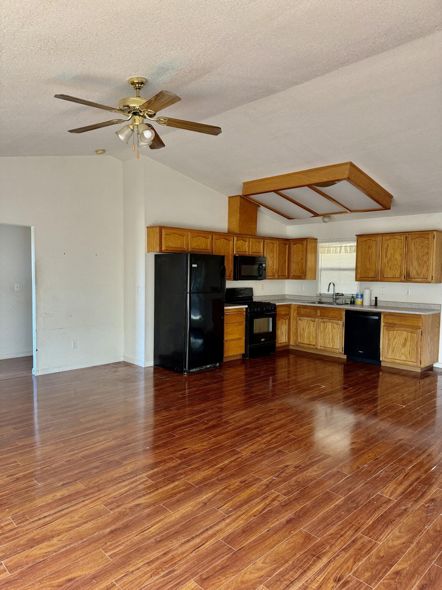 525 Cosart, Exeter, CA 93221