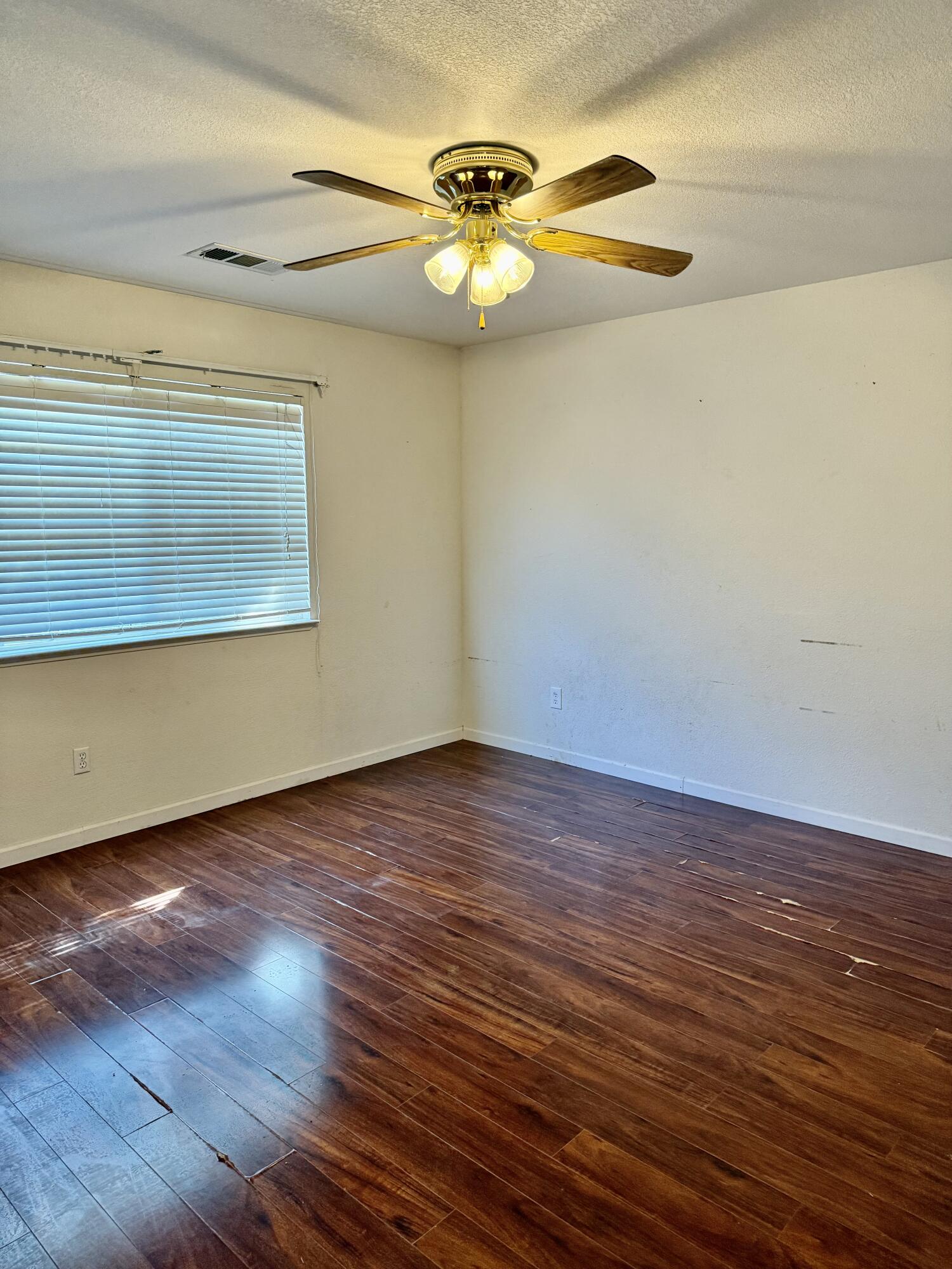 525 Cosart, Exeter, CA 93221