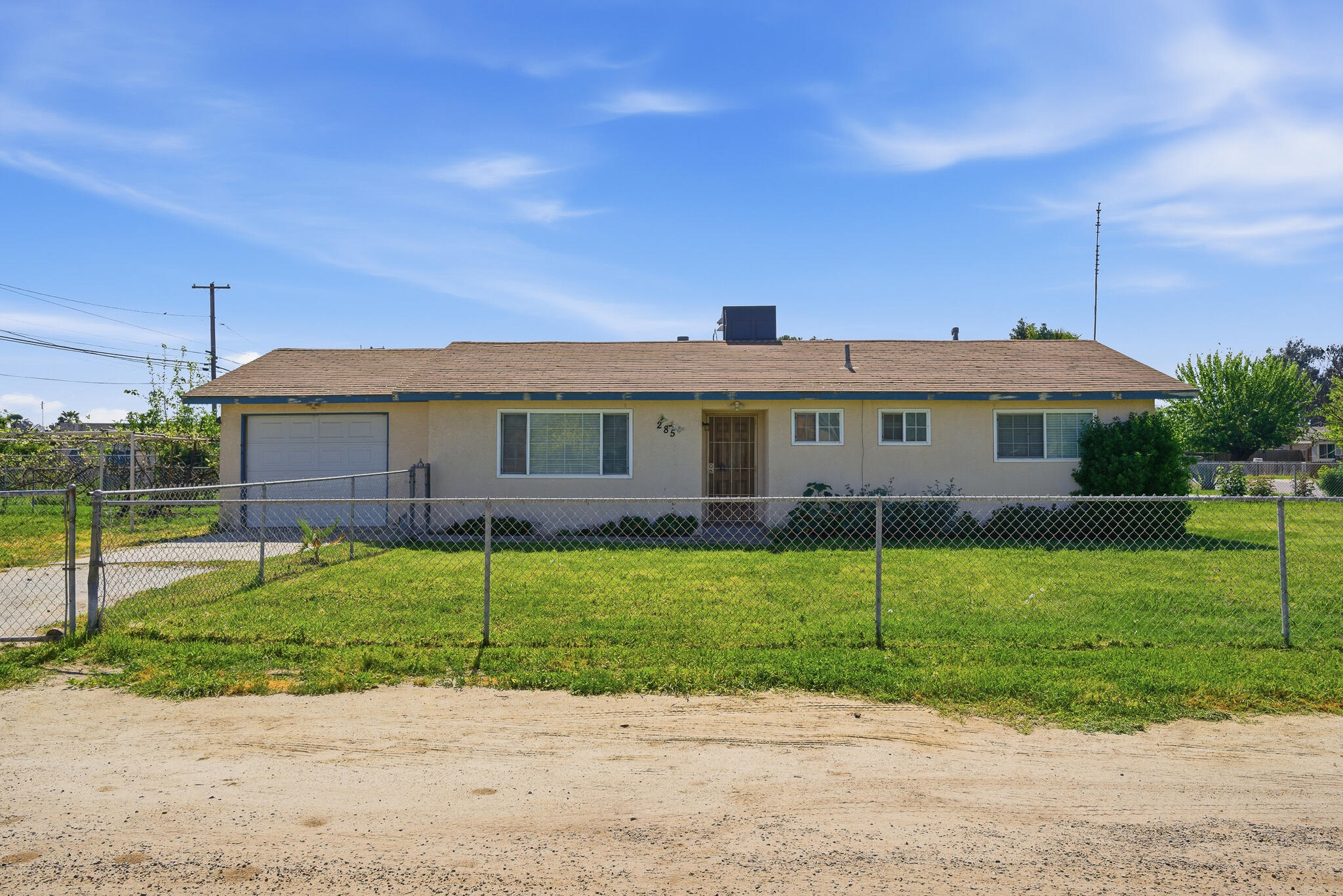 285 E Jayne Ave, Tipton, CA 93272