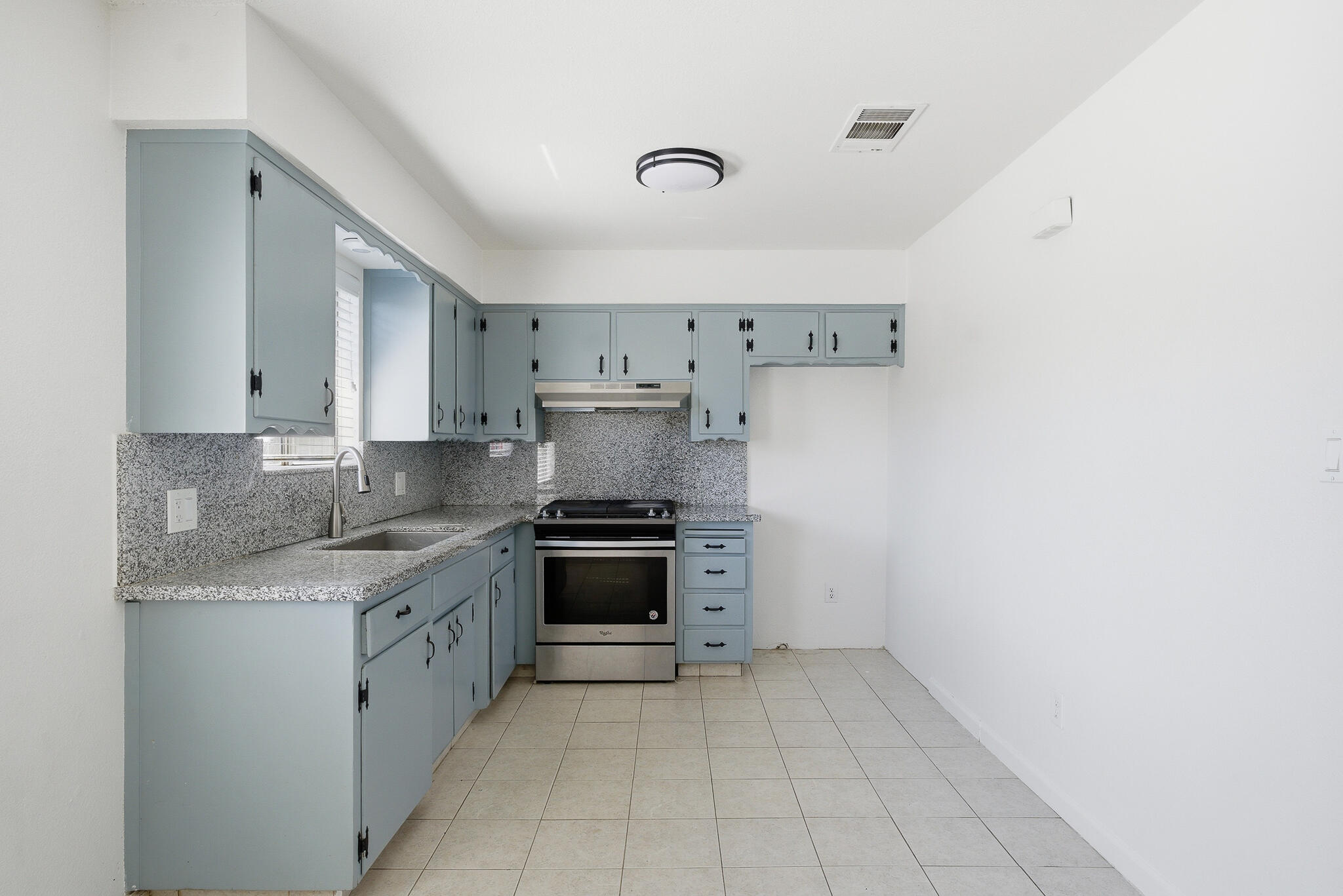 285 E Jayne Ave, Tipton, CA 93272