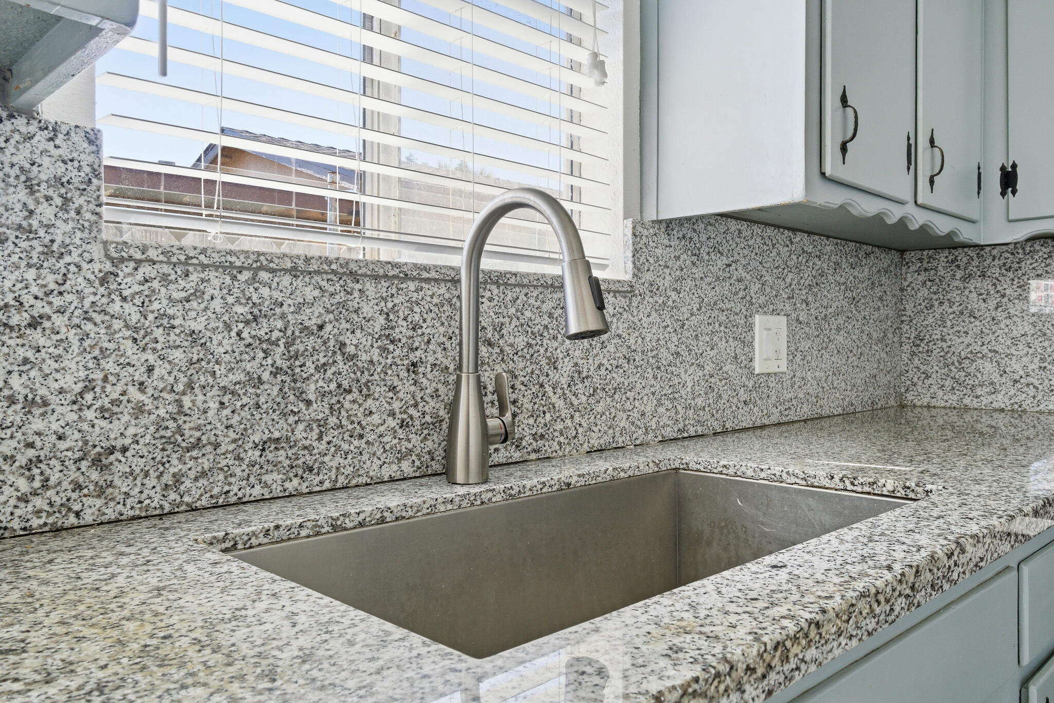 285 E Jayne Ave, Tipton, CA 93272