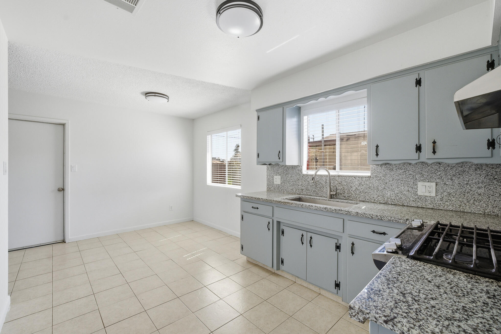 285 E Jayne Ave, Tipton, CA 93272