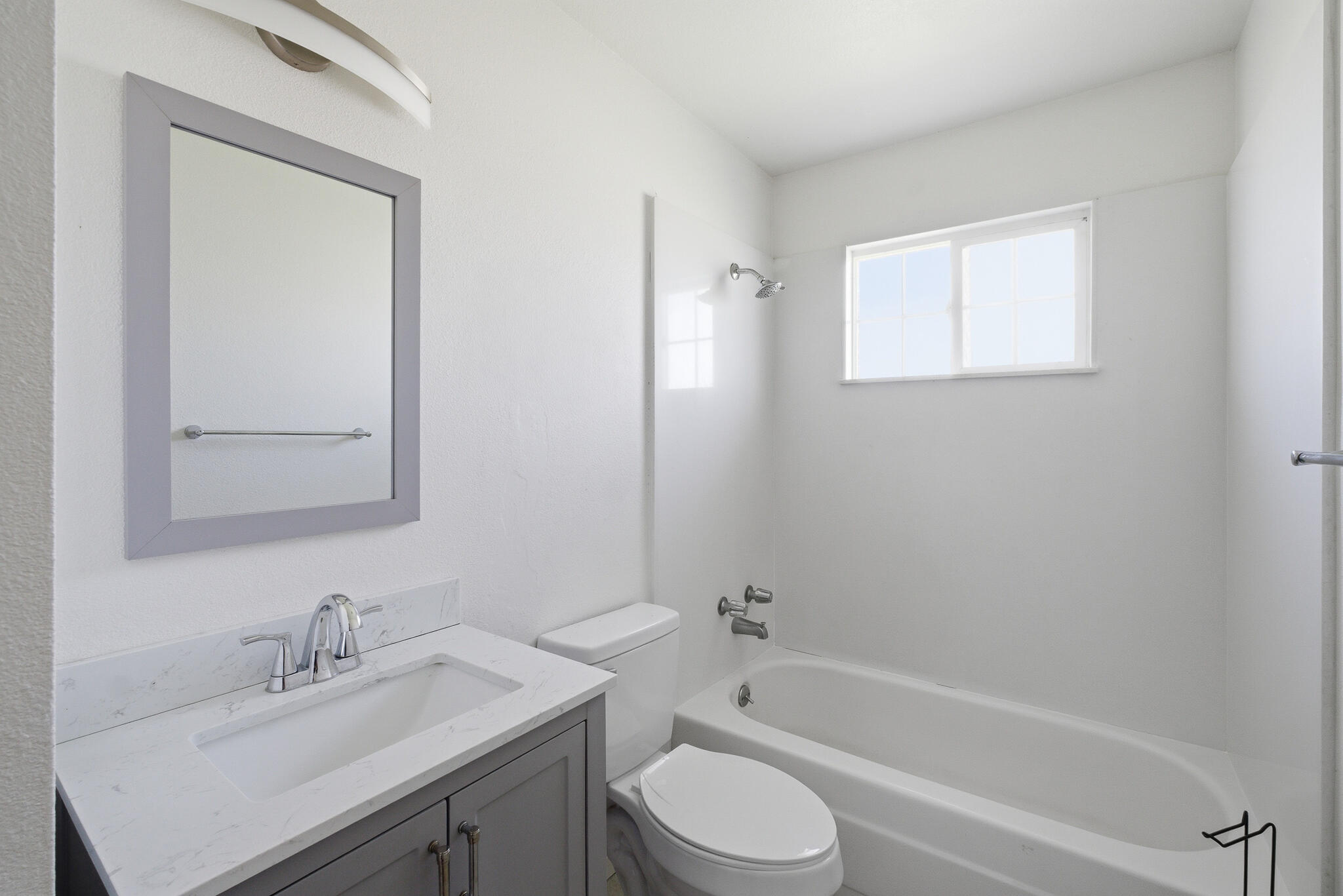 285 E Jayne Ave, Tipton, CA 93272