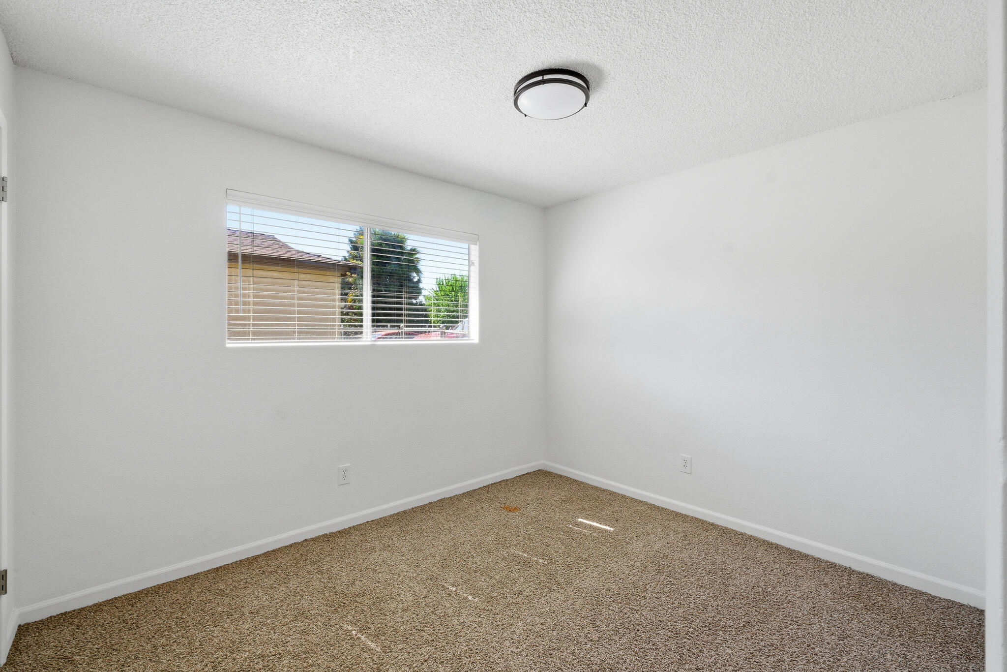 285 E Jayne Ave, Tipton, CA 93272