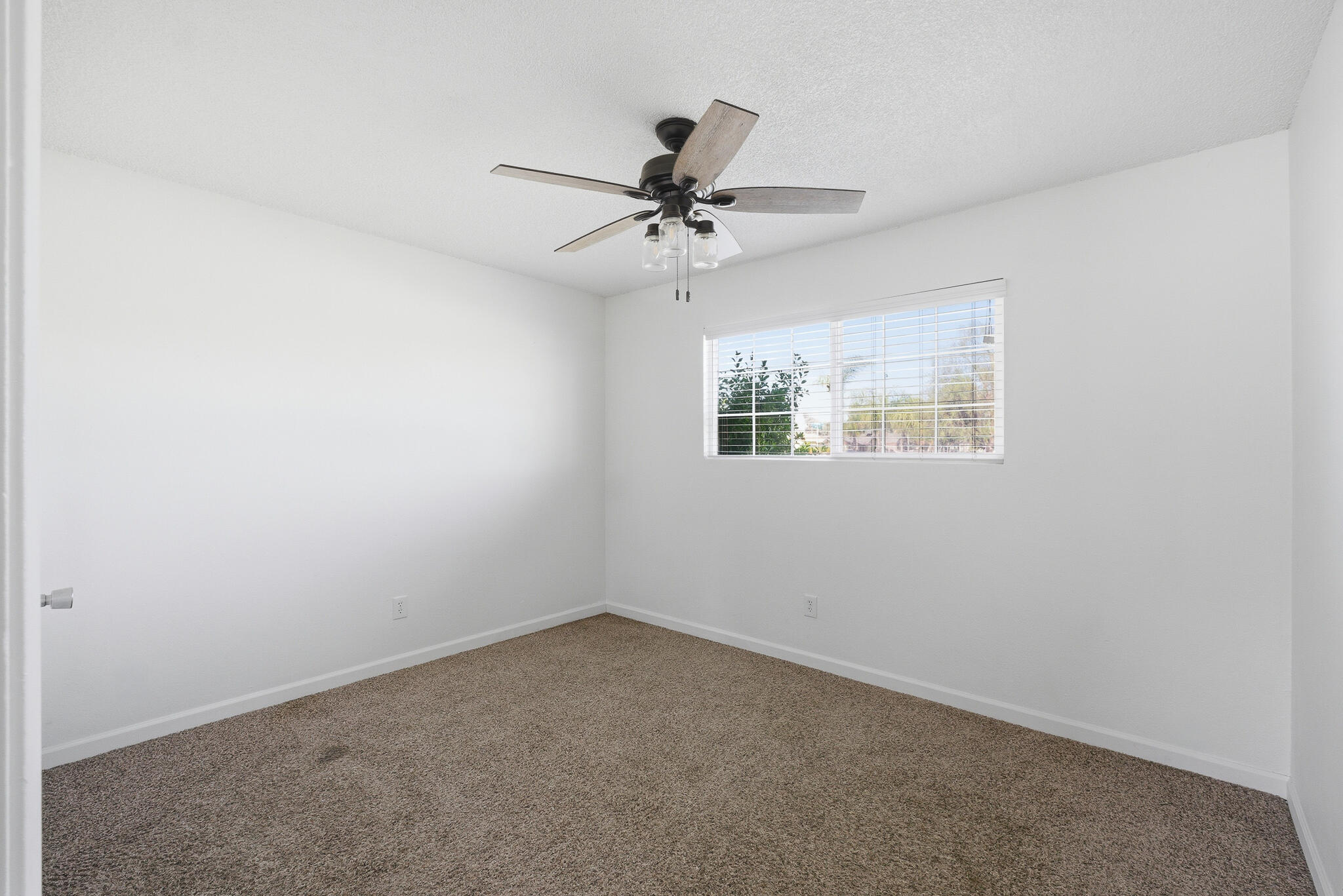 285 E Jayne Ave, Tipton, CA 93272