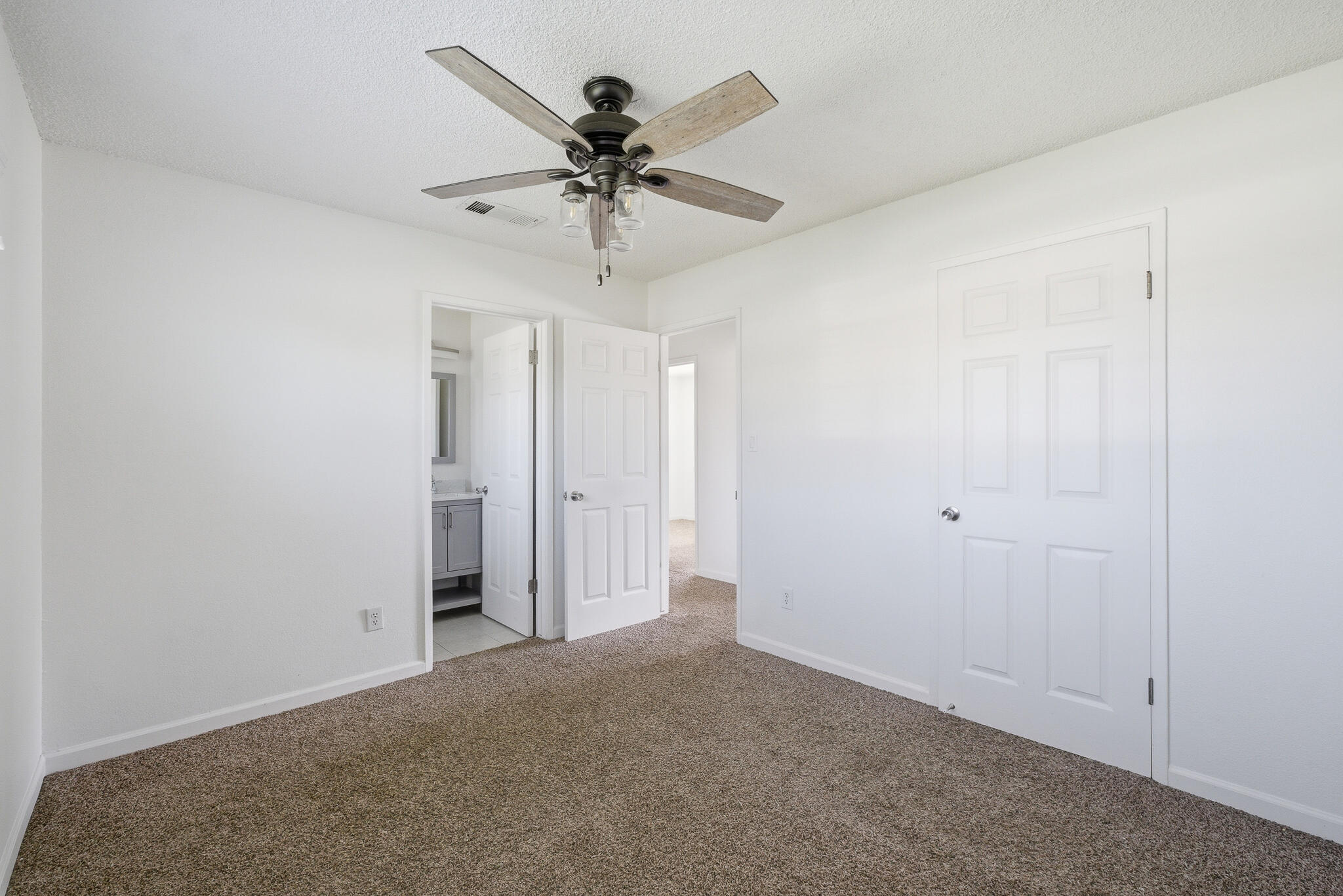 285 E Jayne Ave, Tipton, CA 93272