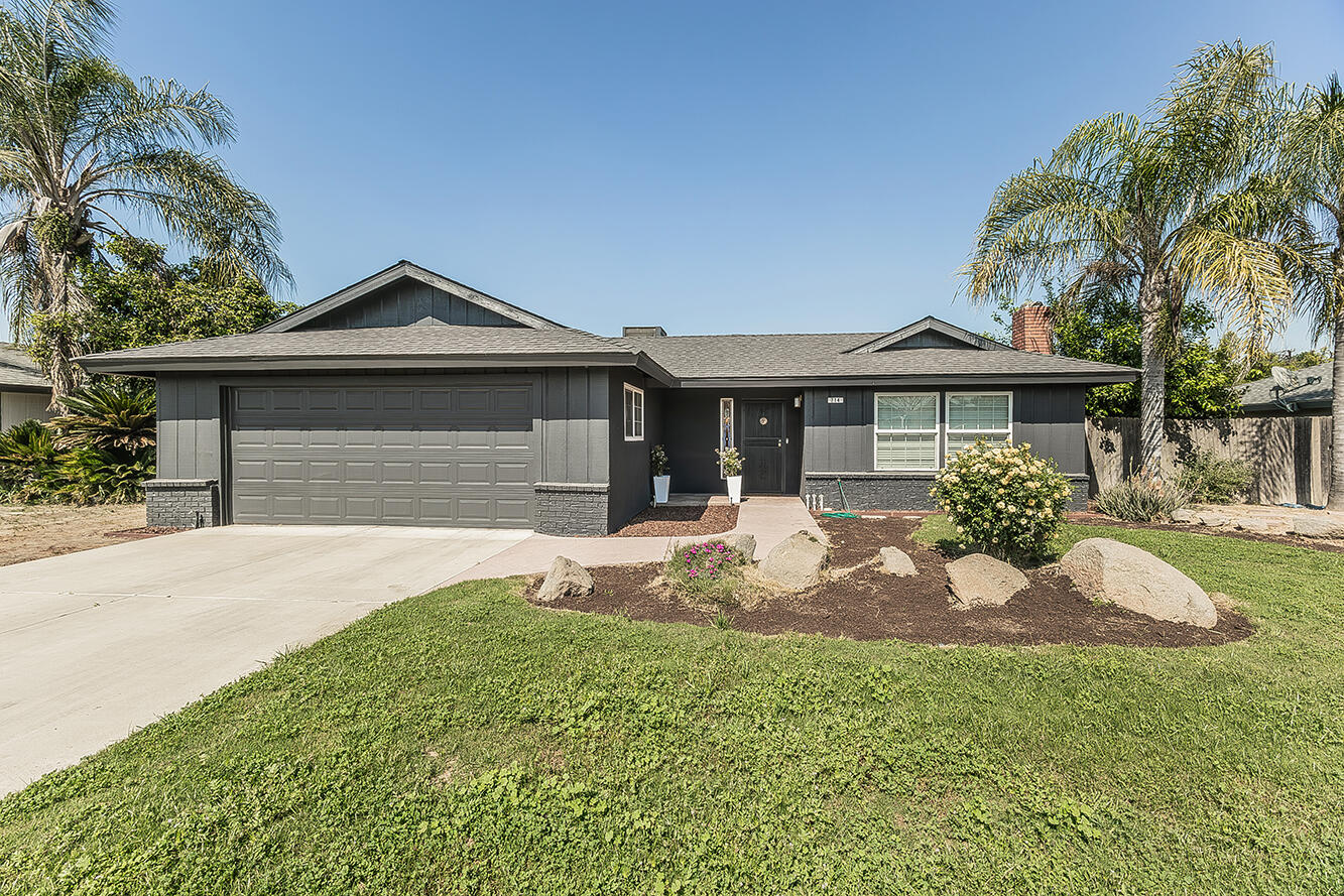 714 E Ann Dr, Reedley, CA 93654