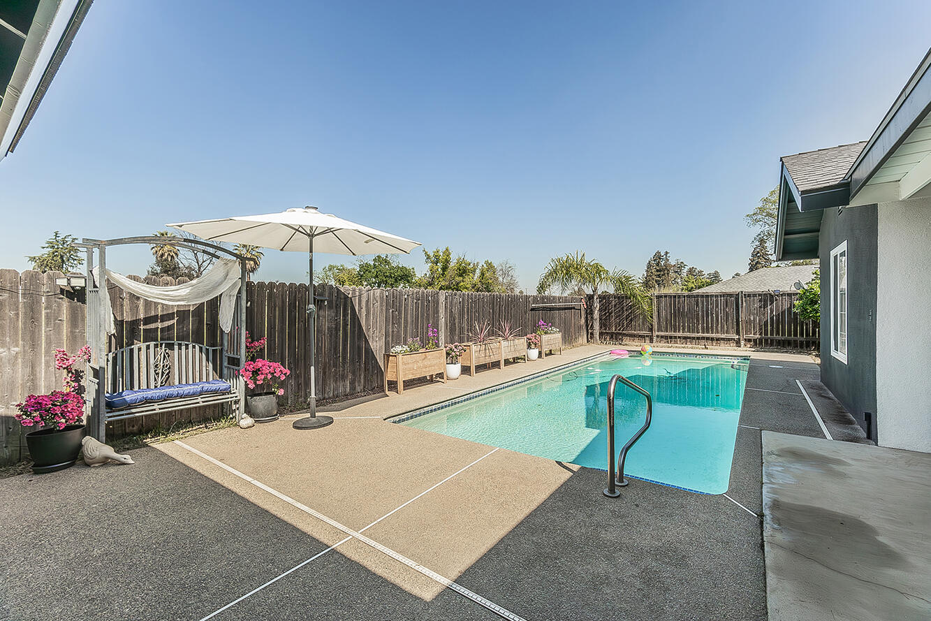 714 E Ann Dr, Reedley, CA 93654