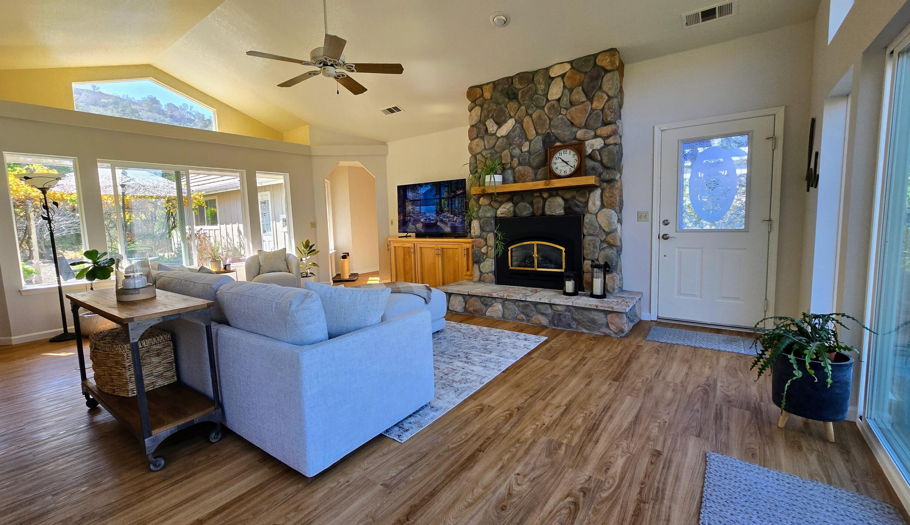 41299 E Mynatt Dr, Three Rivers, CA 93271