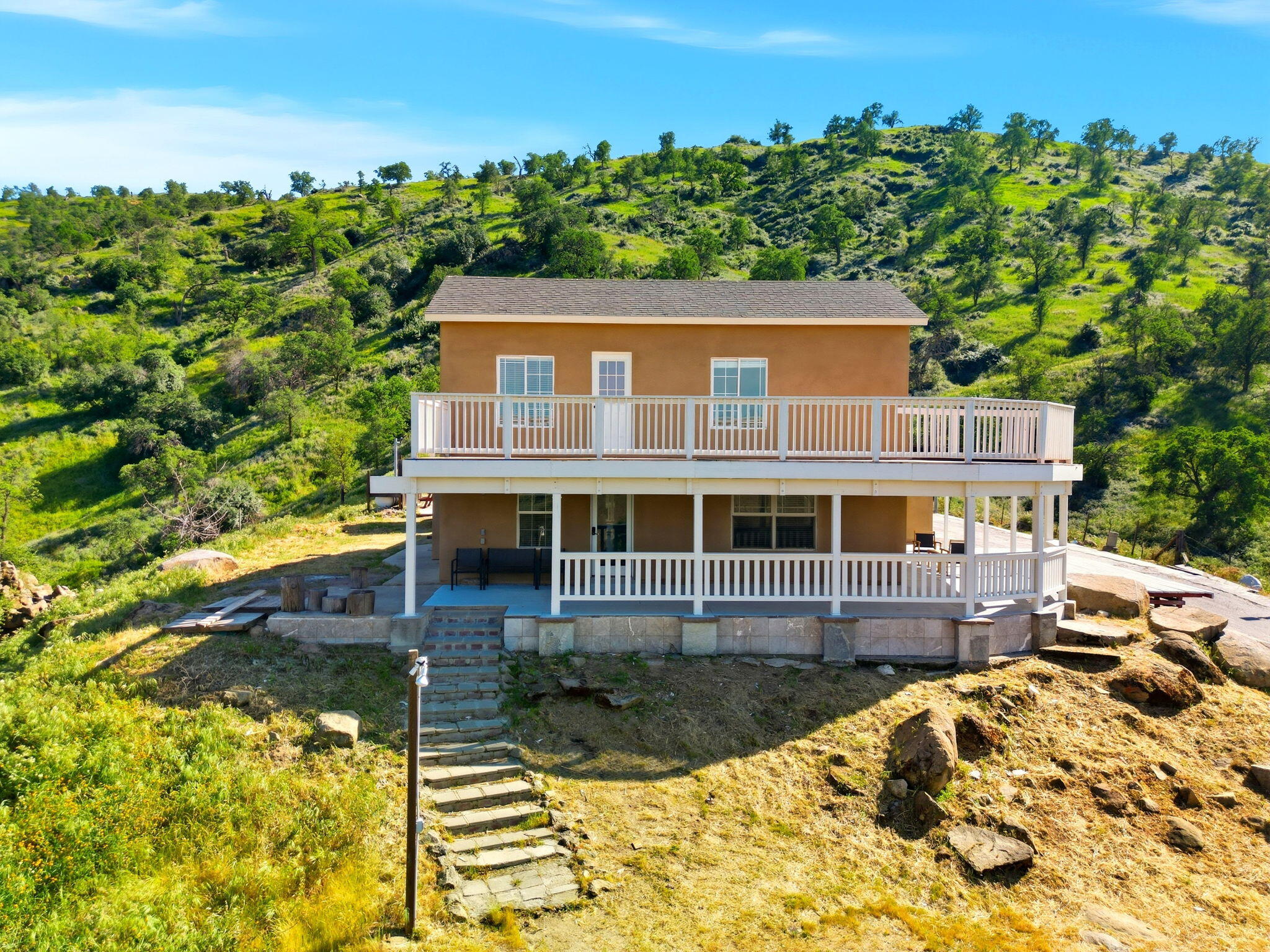 34453 Sierra Dr, Lemon Cove, CA 93244