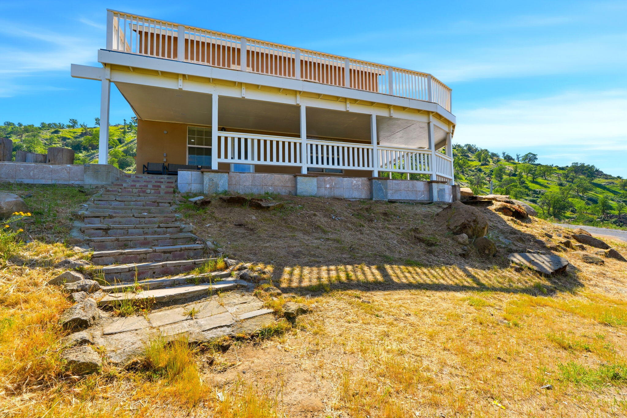 34453 Sierra Dr, Lemon Cove, CA 93244