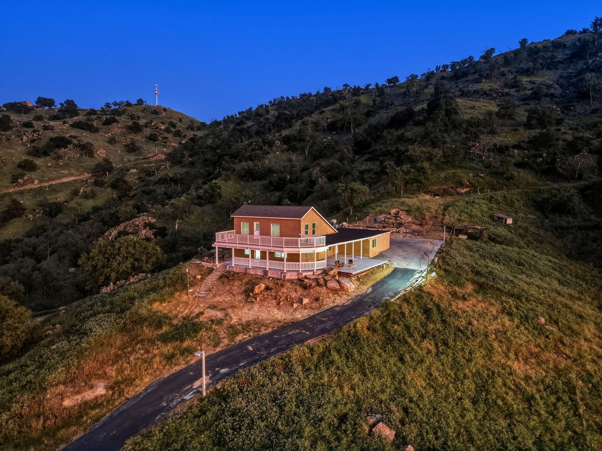 34453 Sierra Dr, Lemon Cove, CA 93244