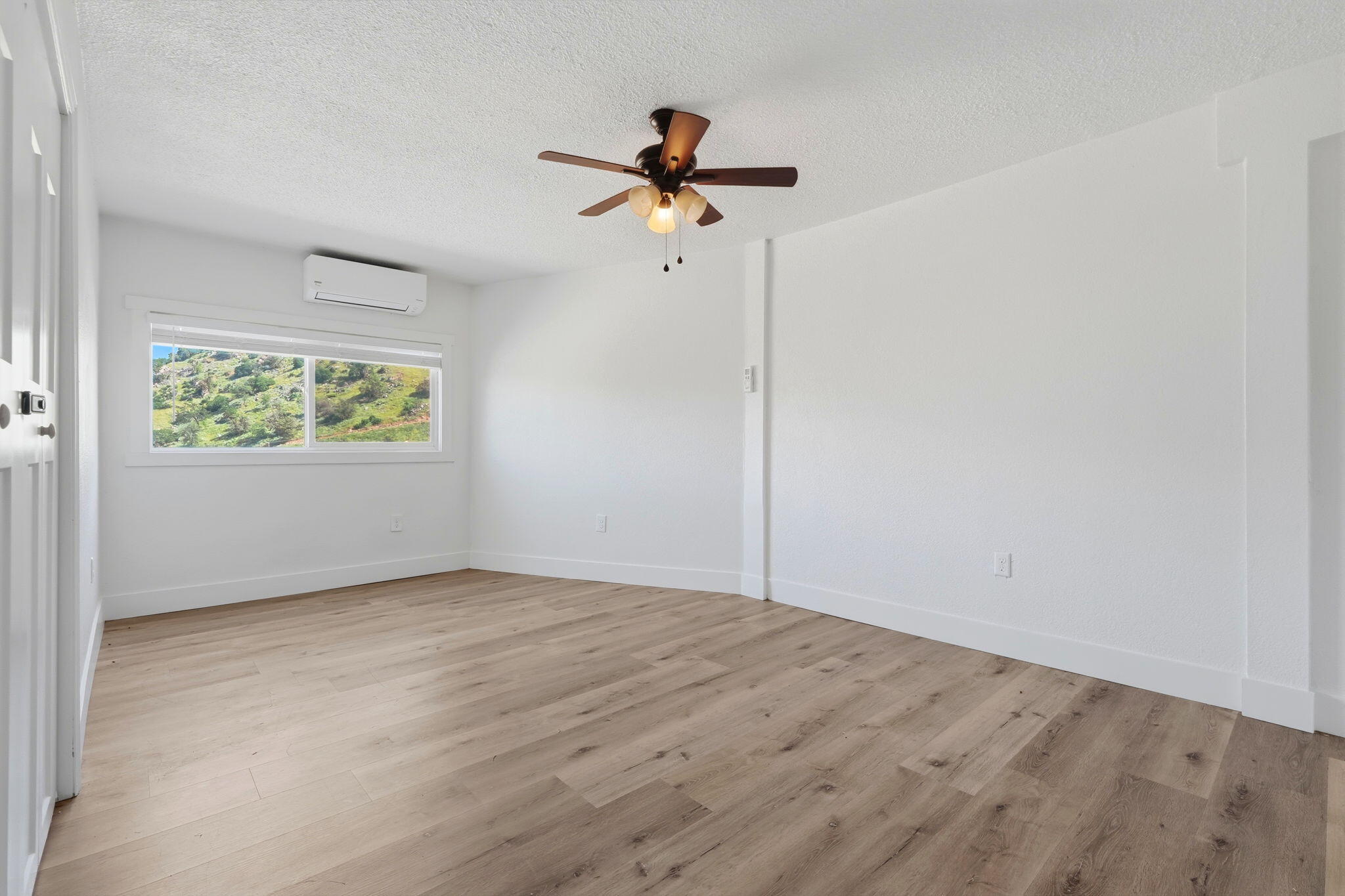 34453 Sierra Dr, Lemon Cove, CA 93244