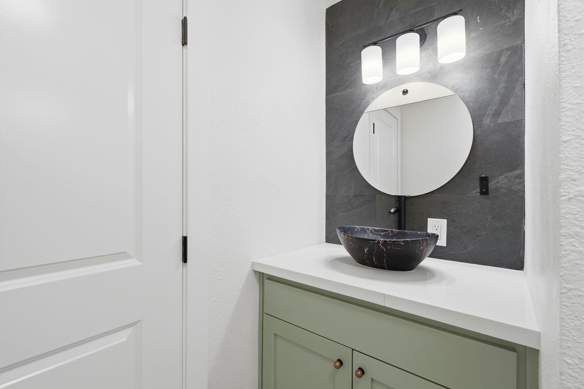 34453 Sierra Dr, Lemon Cove, CA 93244