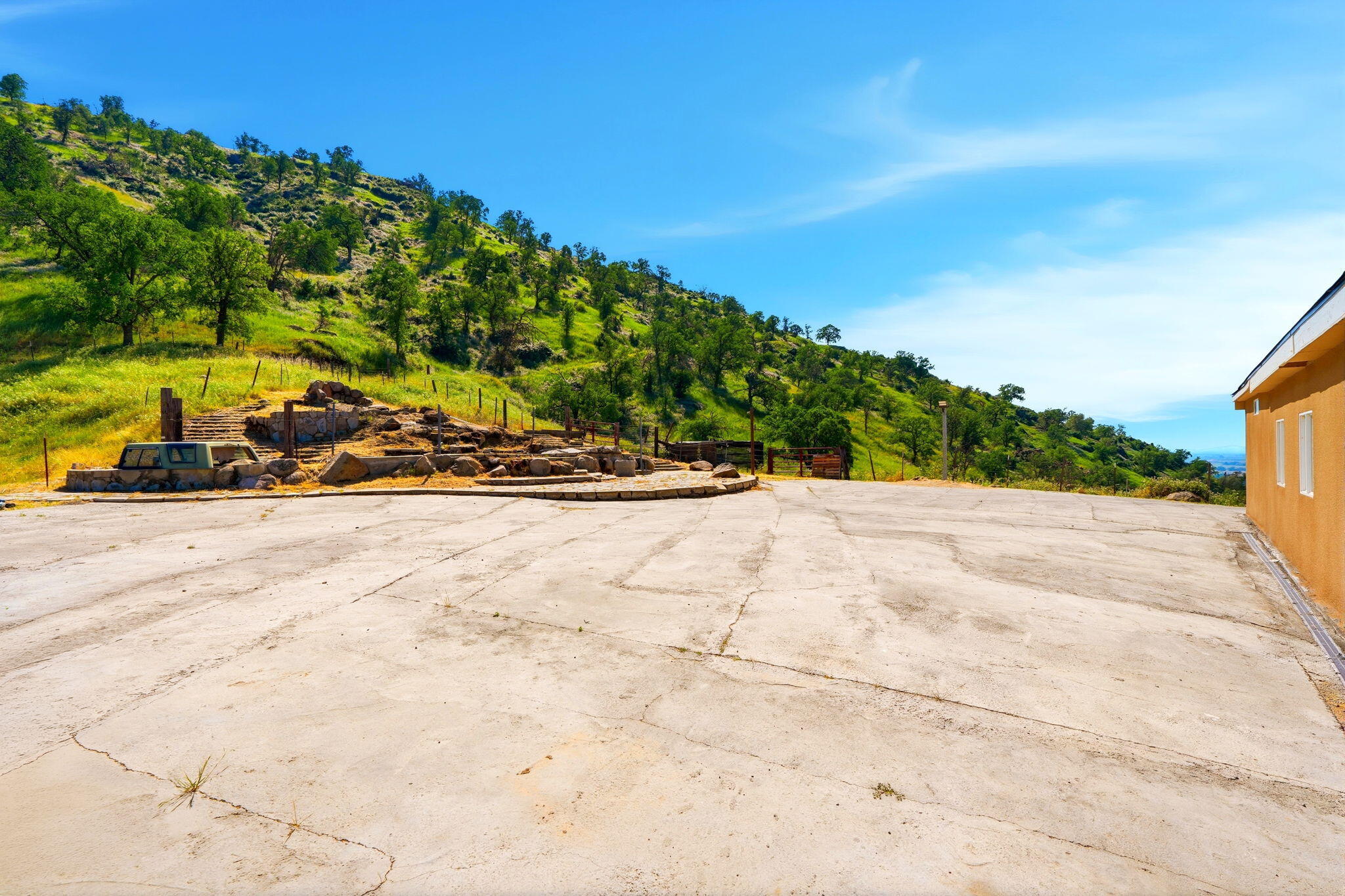 34453 Sierra Dr, Lemon Cove, CA 93244