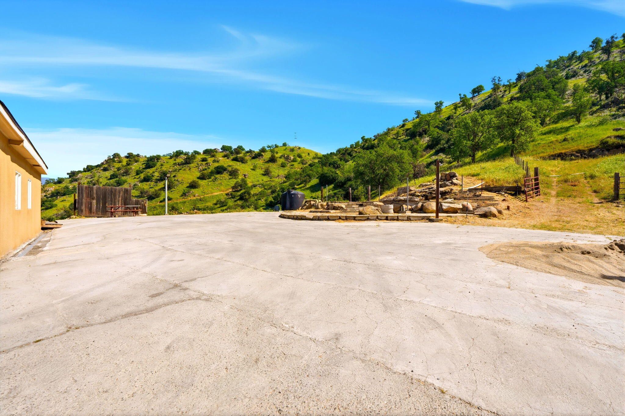 34453 Sierra Dr, Lemon Cove, CA 93244