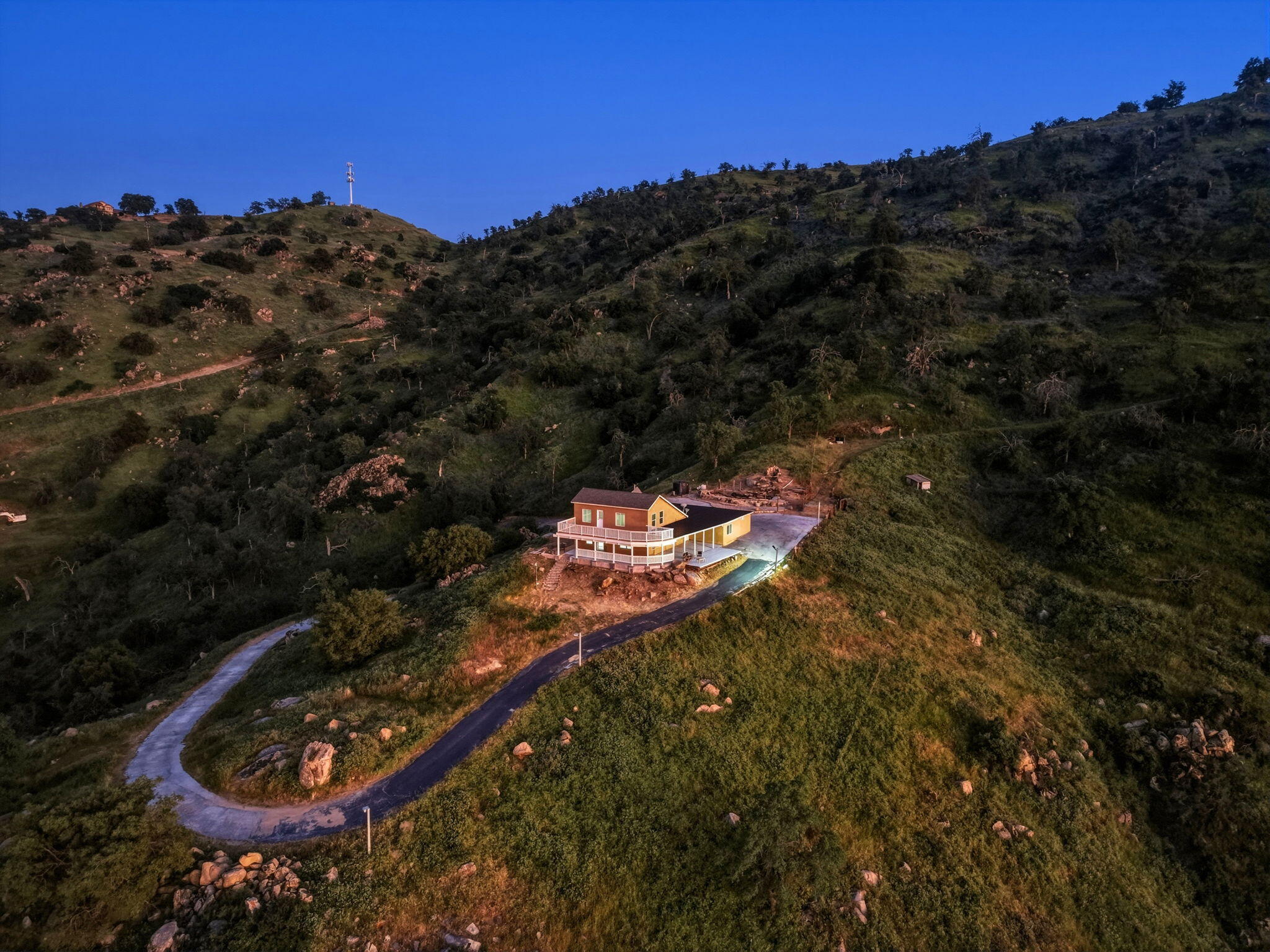 34453 Sierra Dr, Lemon Cove, CA 93244